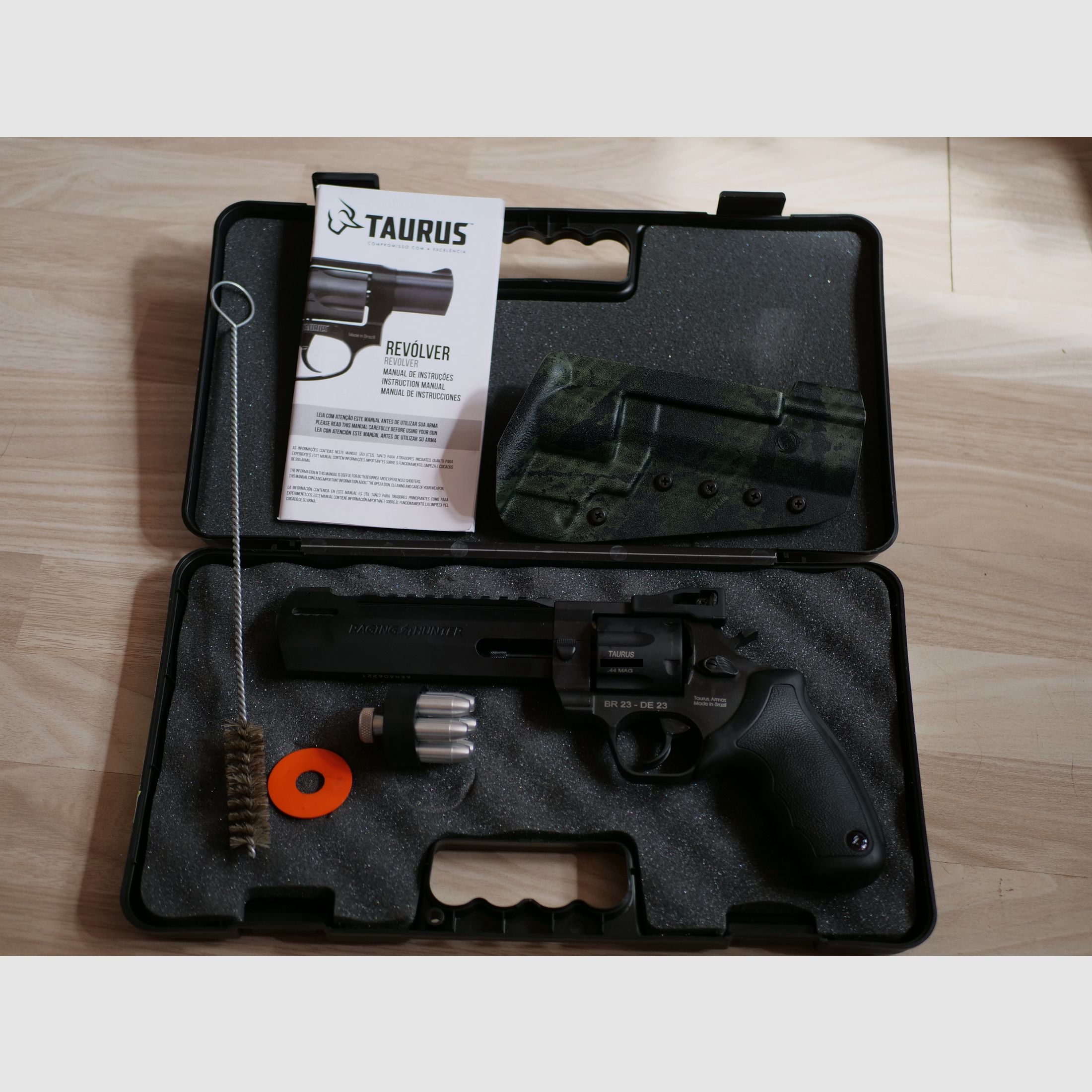 Taurus Revolver Raging Hunter – 6 3/4" caliber .44 Mag.