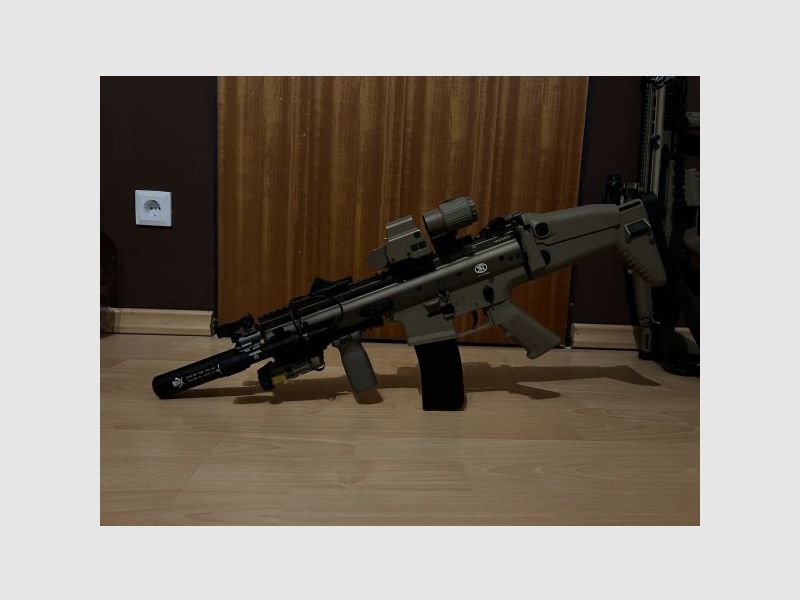 WE FN Herstal Scar L MK16 GBB con 5 cargadores y accesorios