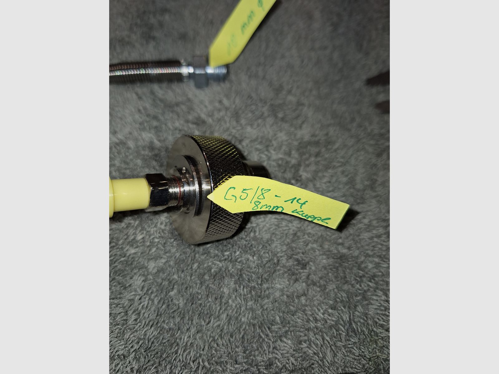 diverse Waffenteile und Zubehör