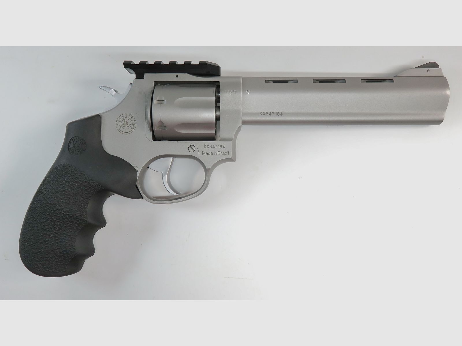 Neuwertiger Revolver Taurus Tracker Competition PRO 6" mit Weigand-Picatinny-Schiene und Hogue-Griff