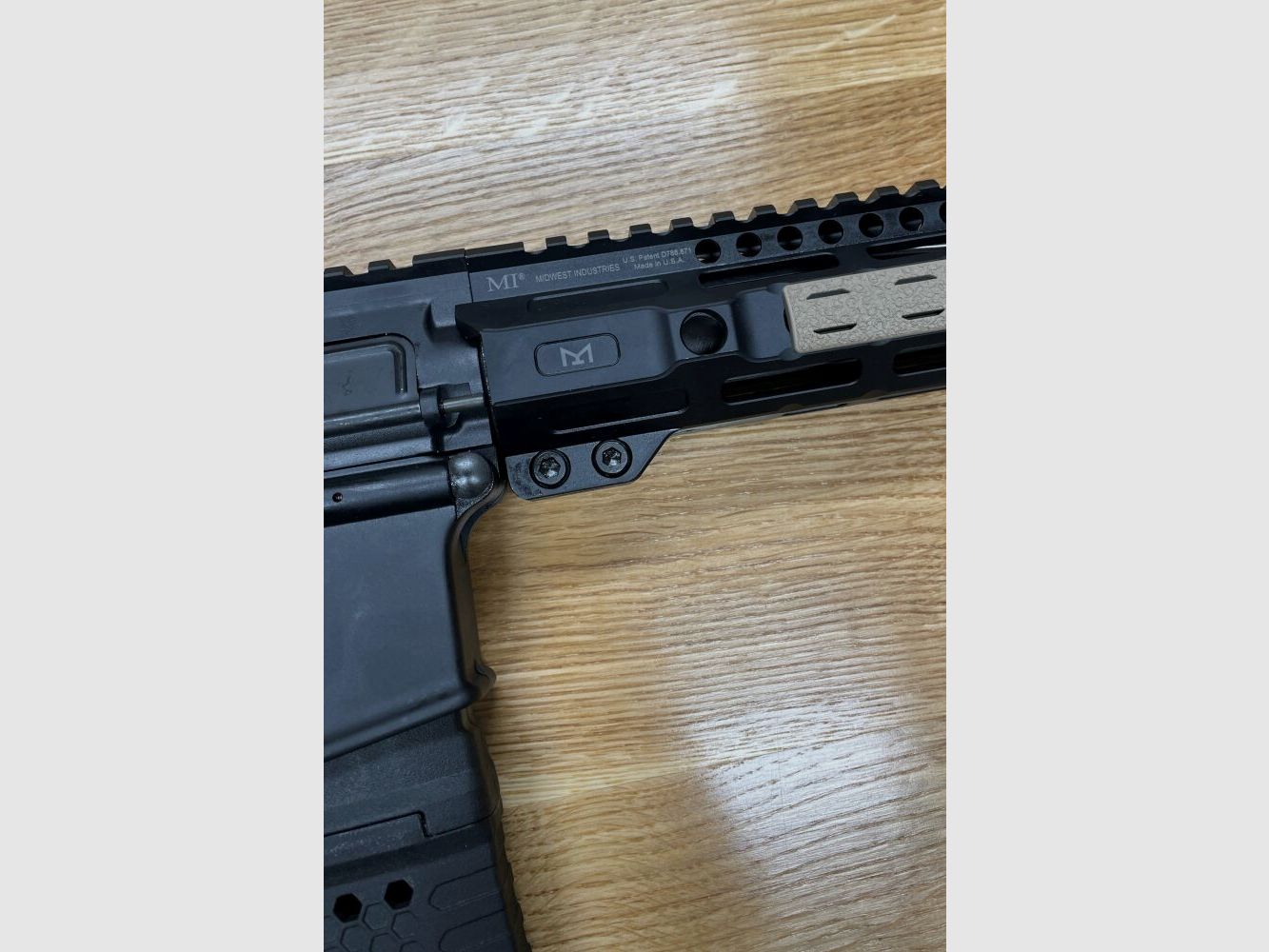 ¡Utilizable deportivamente! Windham Weaponry WW-15 rifle semiautomático .223Rem cañón de 16" con sistema de gas de longitud media - excelente base para proyecto de tuning - sistema AR15 tipo AR-15 con guardamanos Midwest Combat + piezas BCMGUNFIGHTER + piezas Magpul