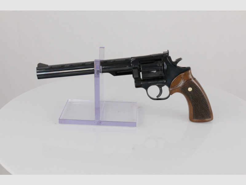 Dan Wesson 15 Kaliber .357 Magnum mit Wechselläufen 2 1/2", 4", 6", 8"