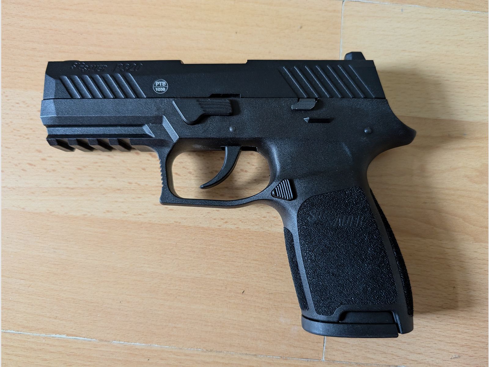 Sig Sauer P 320 9 mm PAK - schwarz / Frei ab 18