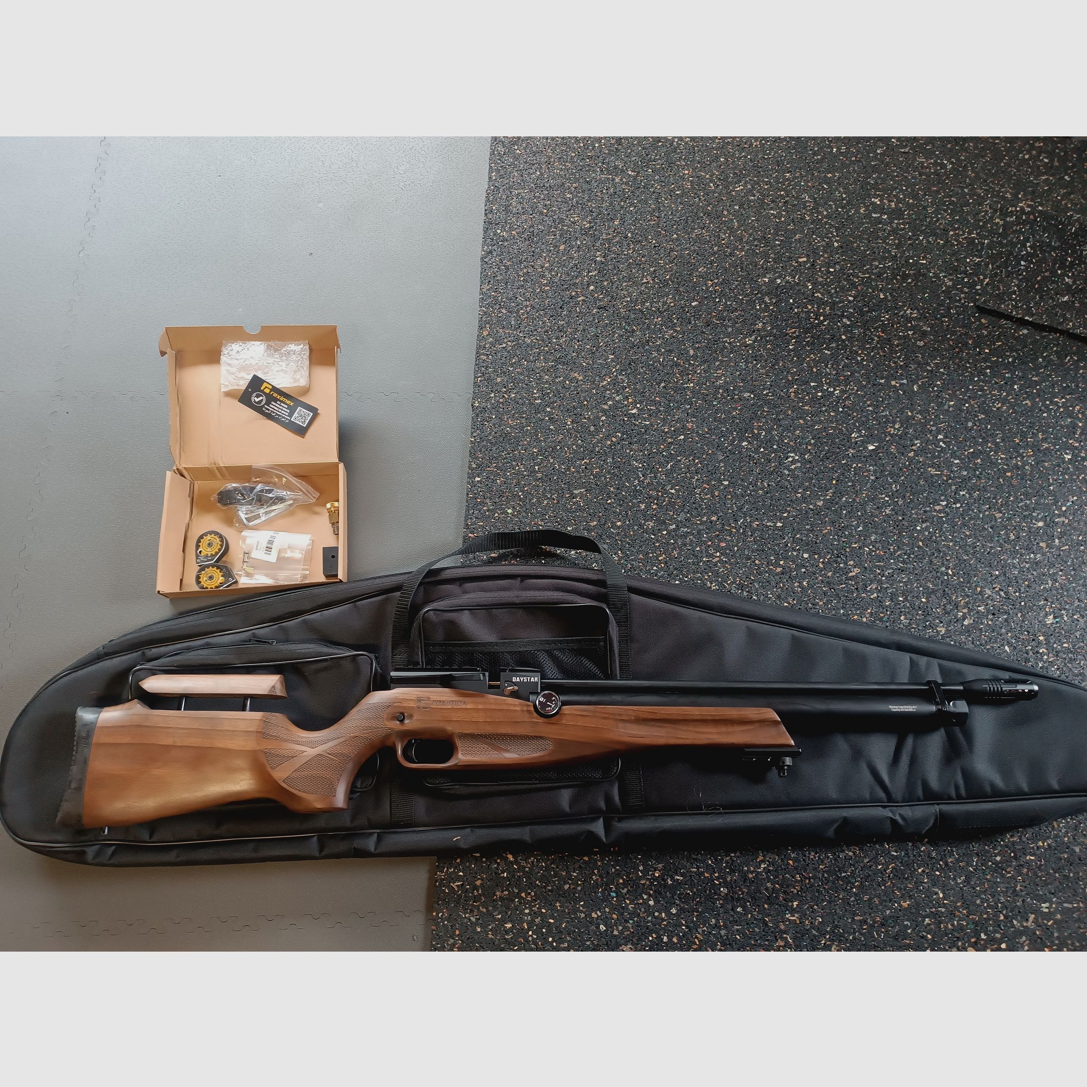Reximex Daystar PCP-Fusil à air comprimé 4,5mm – Élégante crosse en noyer (marque F, comme neuf)