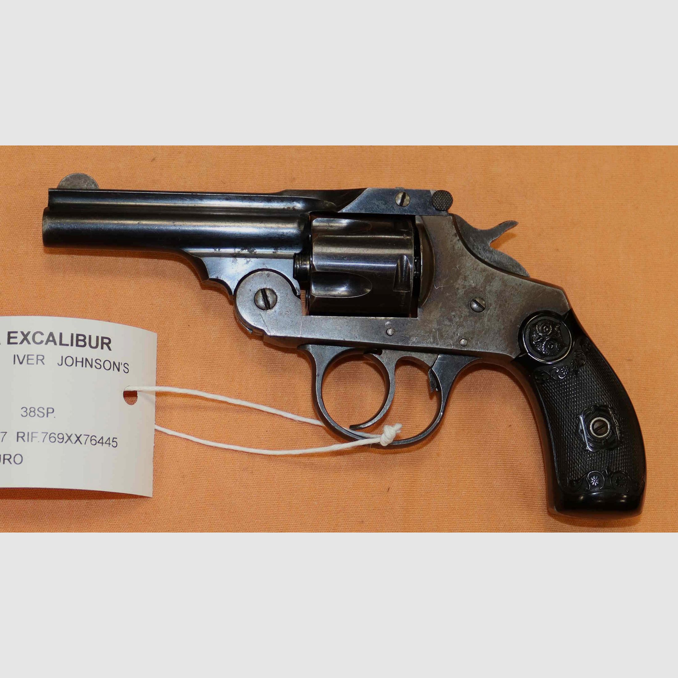 Rewolwer Iver Johnson's Kaliber 38 SP, zdjęcie 2 z 6