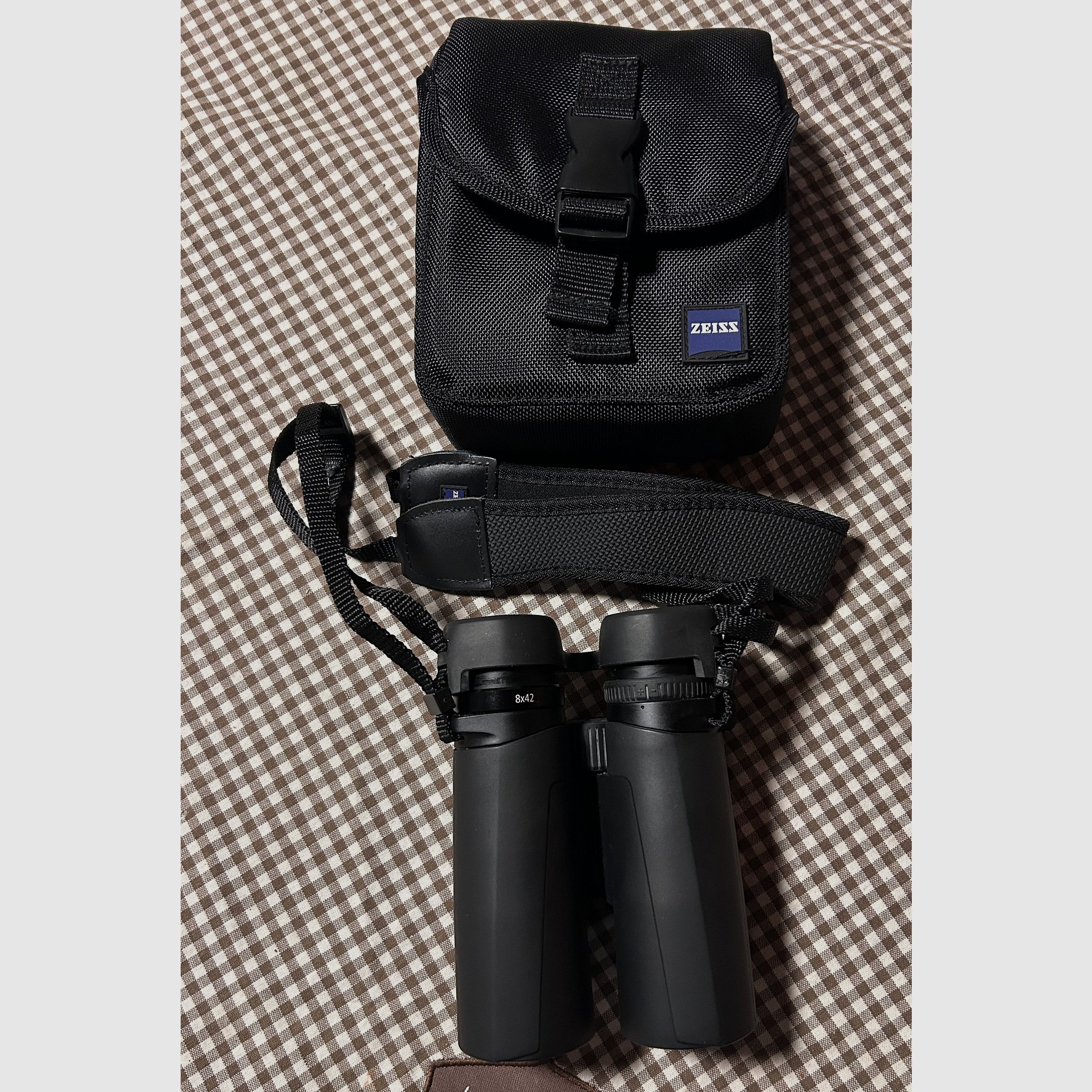 Binoculars Zeiss Conquest HD 8x42