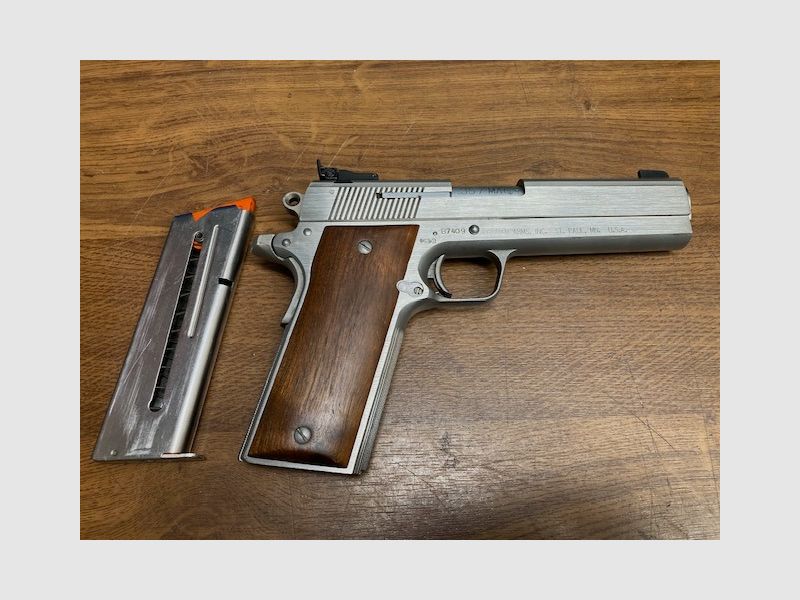 Pistola rara Coonan .357 Mag. e con la possibilità di sparare cartucce nel calibro .38 Spec.