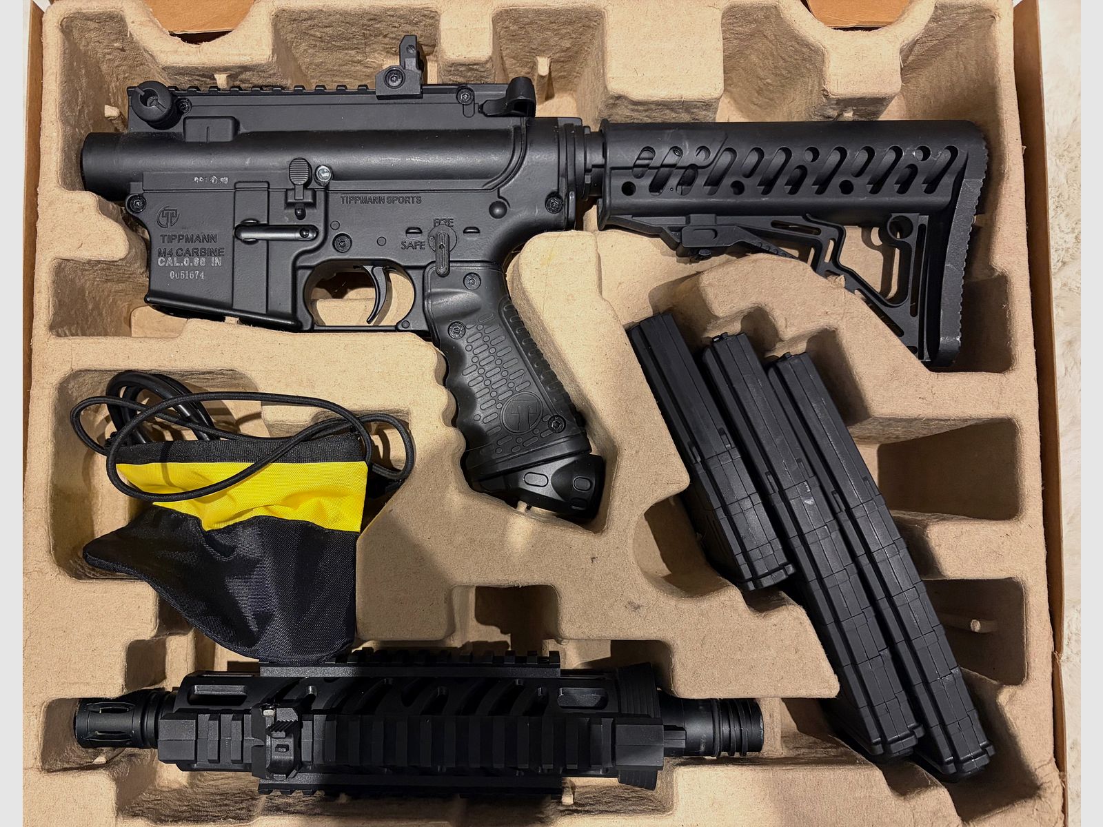 Tippmann TMC MagFed Markierer im M16-Look + 2 Magazine & große Flasche 