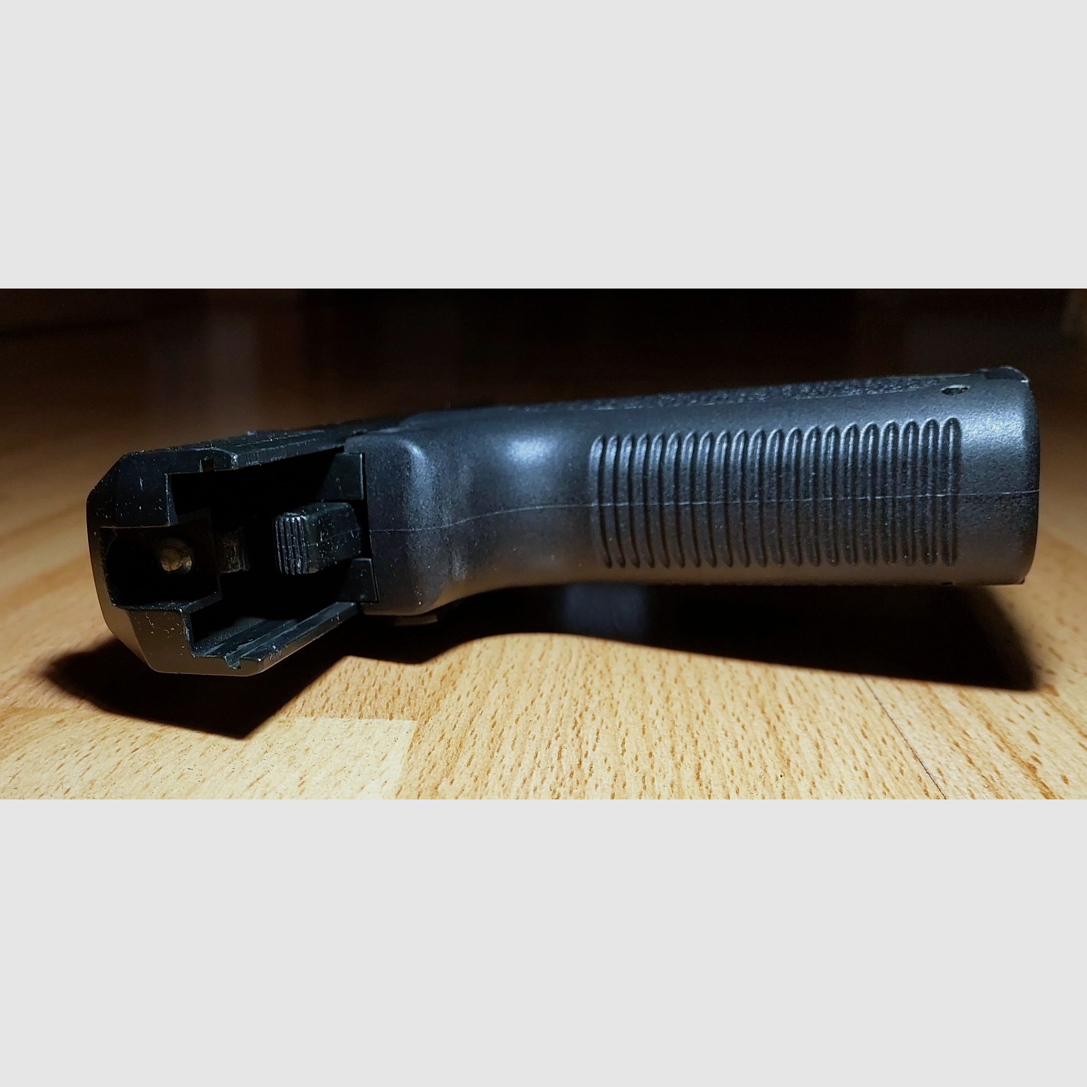 ME IWG SP 15 Kompakte Schreckschuss Pistole brüniert 9mm P.A.K. (876) mit 2 Magazinen