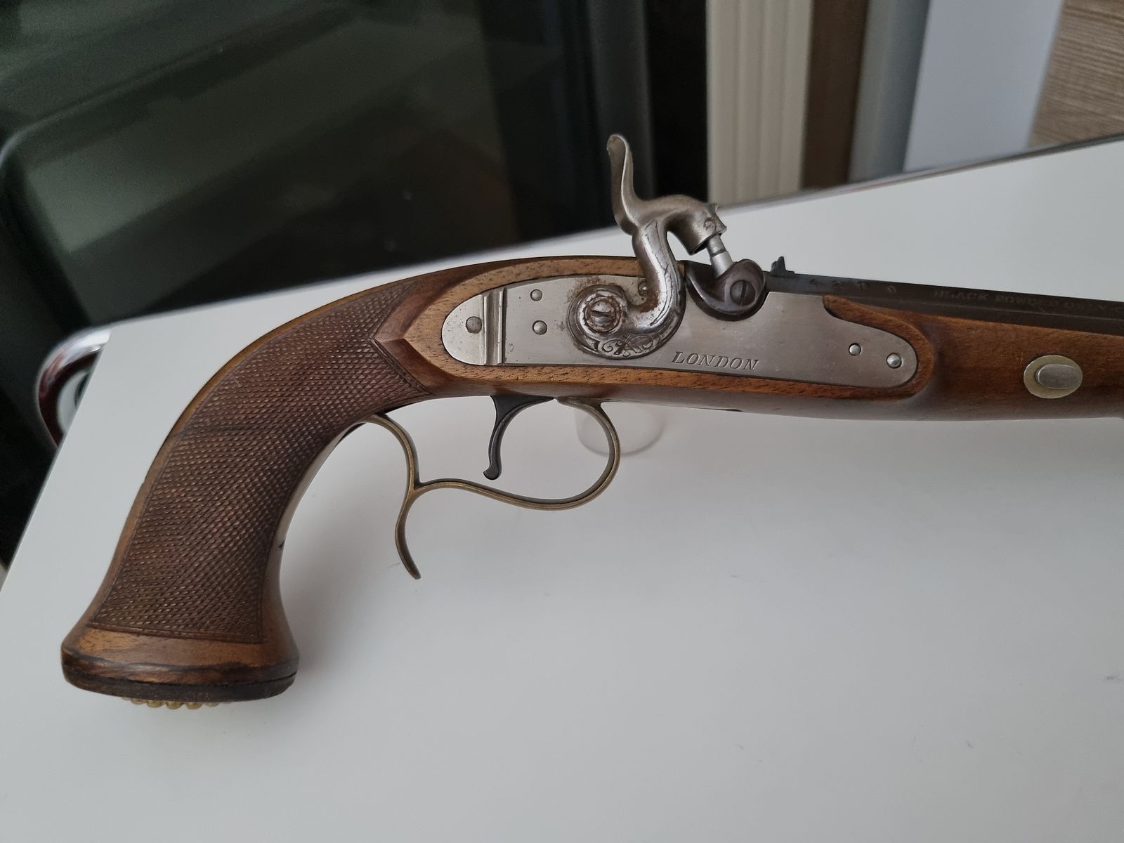 Front-loading percussion pistol model W. Parker of London caliber: .45