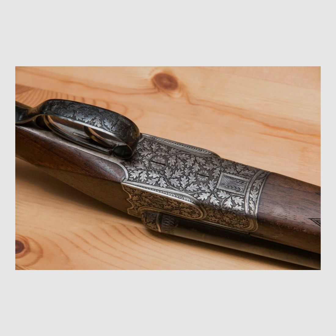 exklusive Jagdflinte side-by-side mit tiefgestochener Gravur Querflinte Doppelflinte