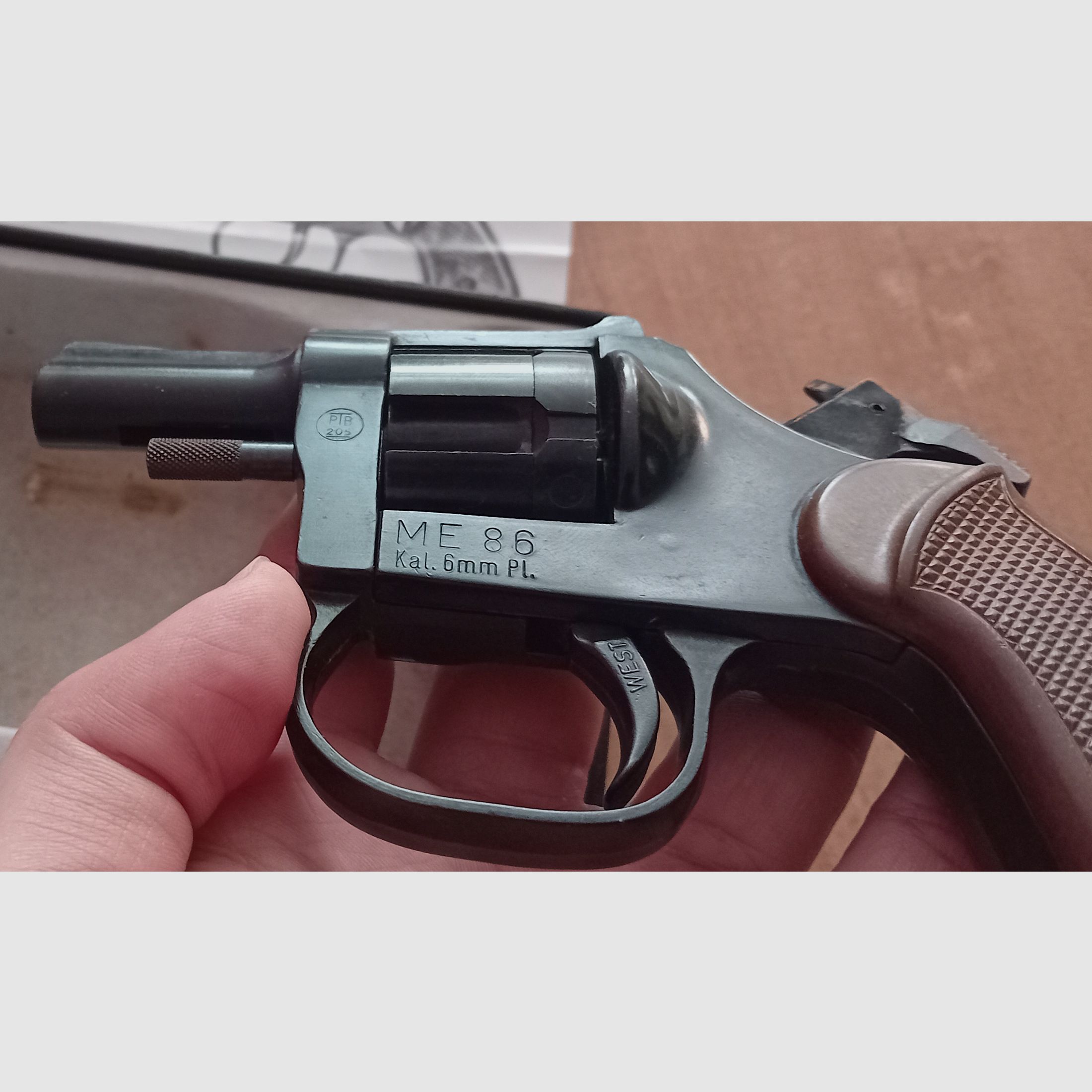 Cuno Melcher ME86 Kal. 6mm Knall/ PTB 205 komplett mit Verpackung und Ersatzmagazin!