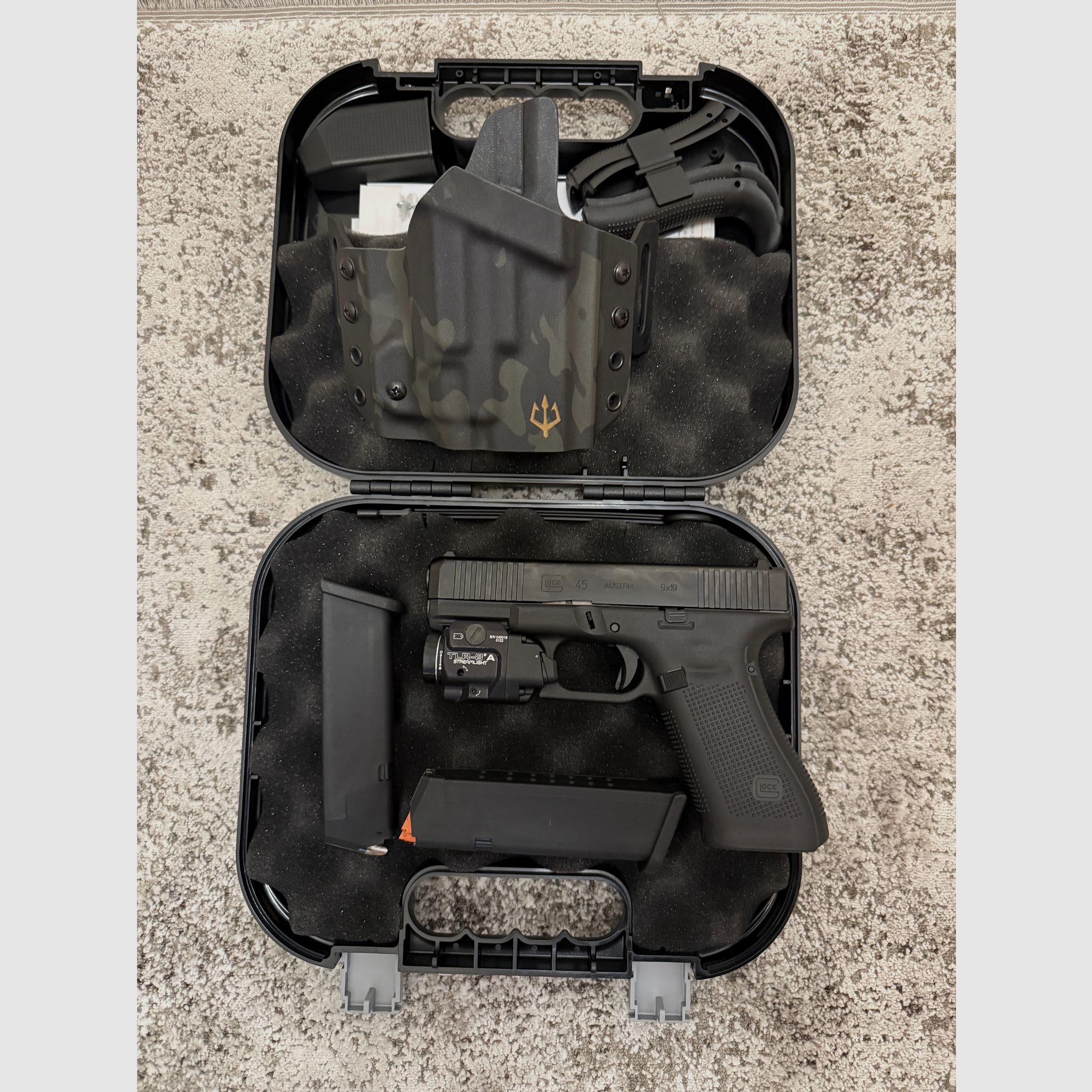 Glock 45 – like new – with Streamlight TLR-8 (light + red laser) & Black Trident holster