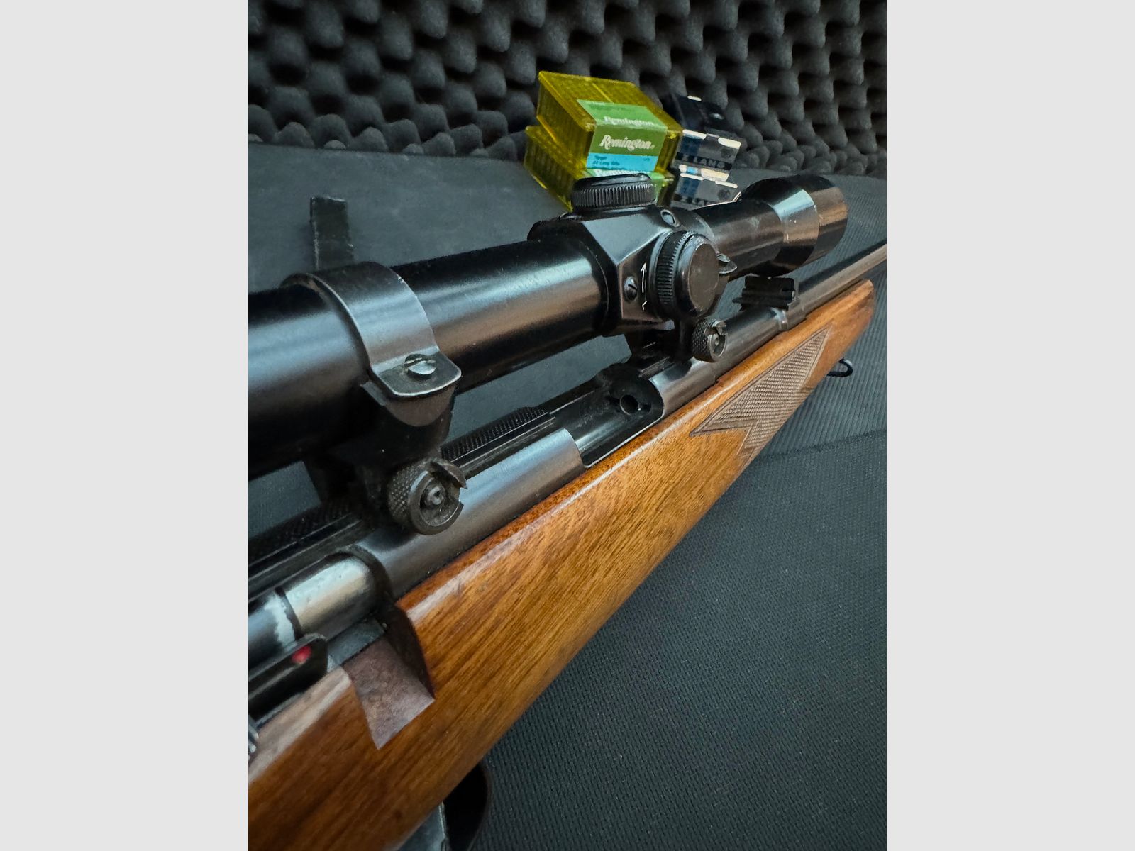 Anschütz Einzelladerbüchse .22lr mit Zielfernrohr 4x32