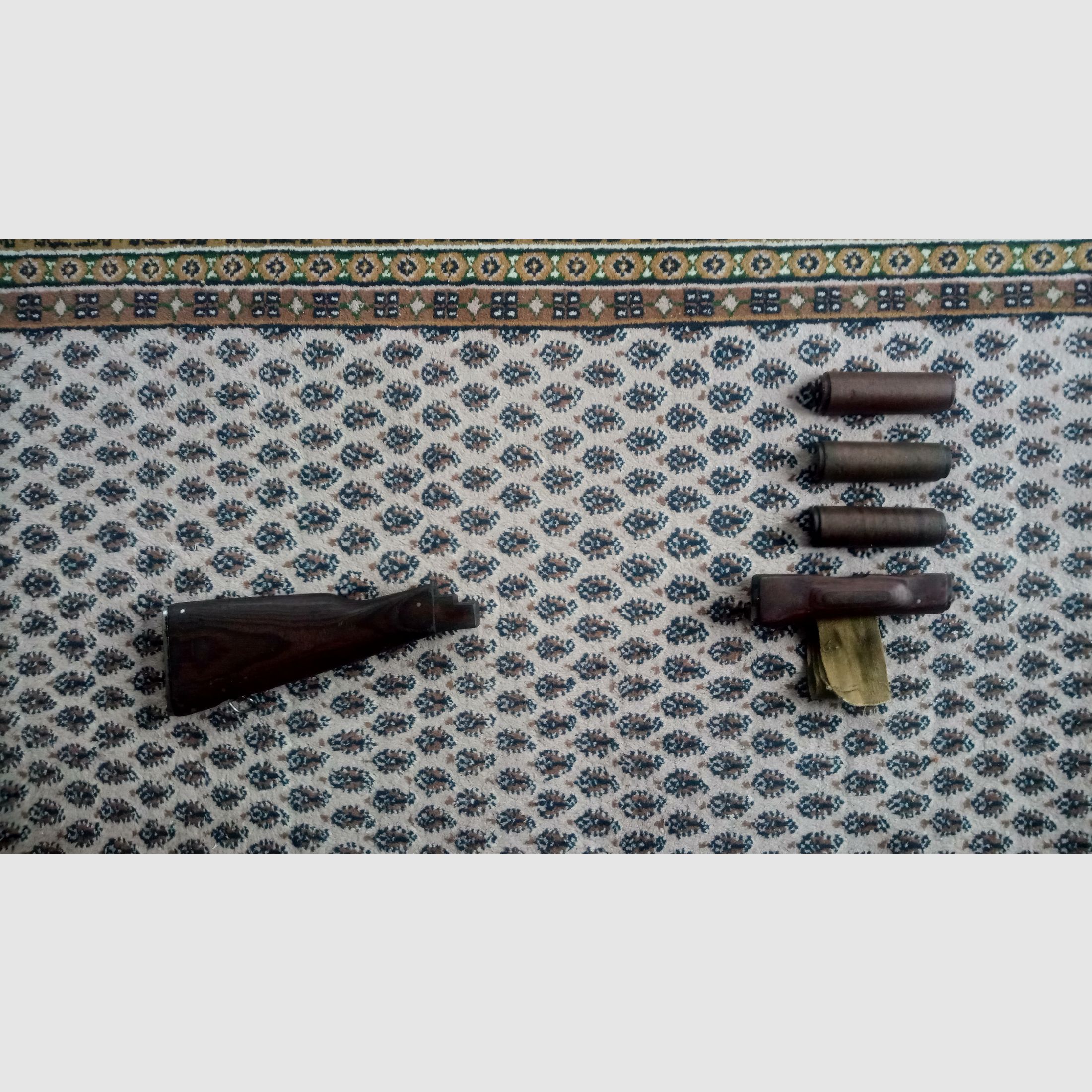 Zestaw kolb AK drewno laminowane ciemno brązowe, prawdopodobnie rosyjskie // kolba i osłona rękojeści // AKM i AK74 / może być również dopasowane do Cybergun GSG Co2 AK47