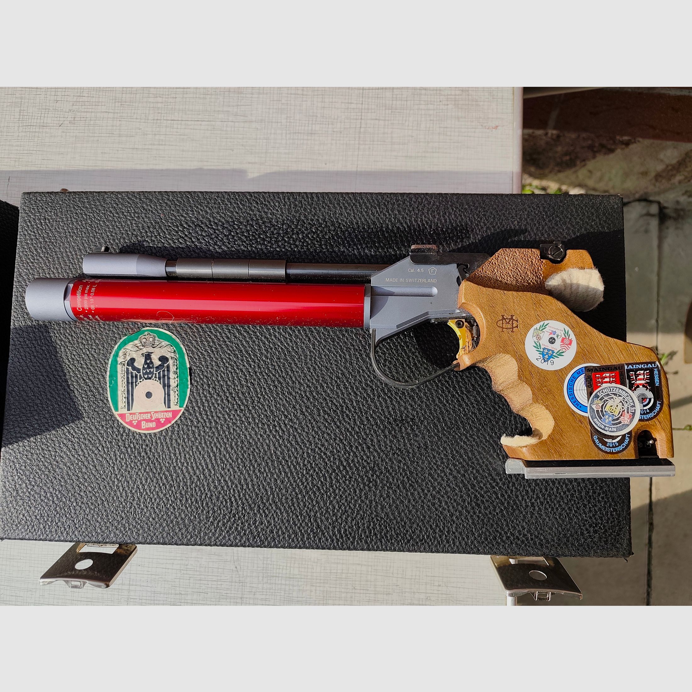 Morini C. ARM 162 E – rok produkcji 1994 – wczesny elektroniczny pistolet pneumatyczny do strzelania z historią