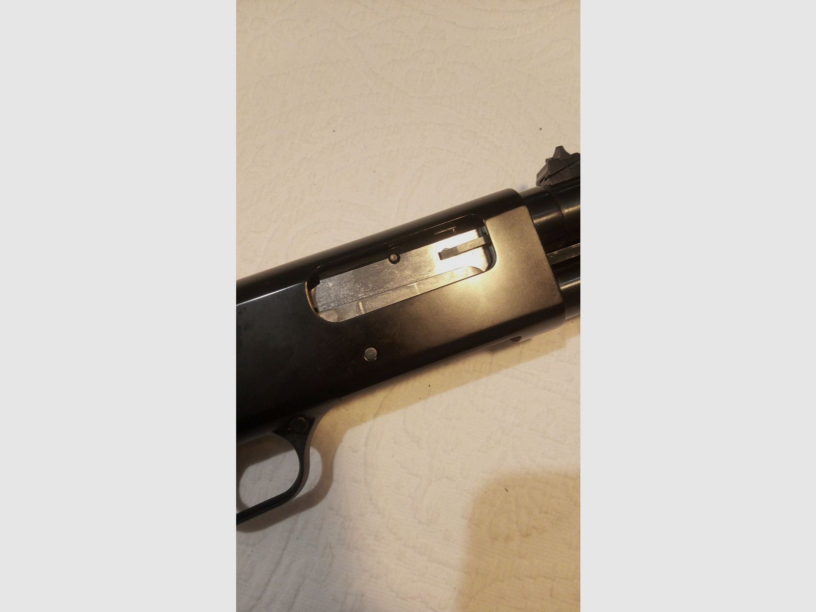 Vorderschaftrepetierflinte Mossberg Maverick 88 mit verstellbarer Visierung schwarz und Laufportierung gebraucht LL 60cm im Kaliber 12/76