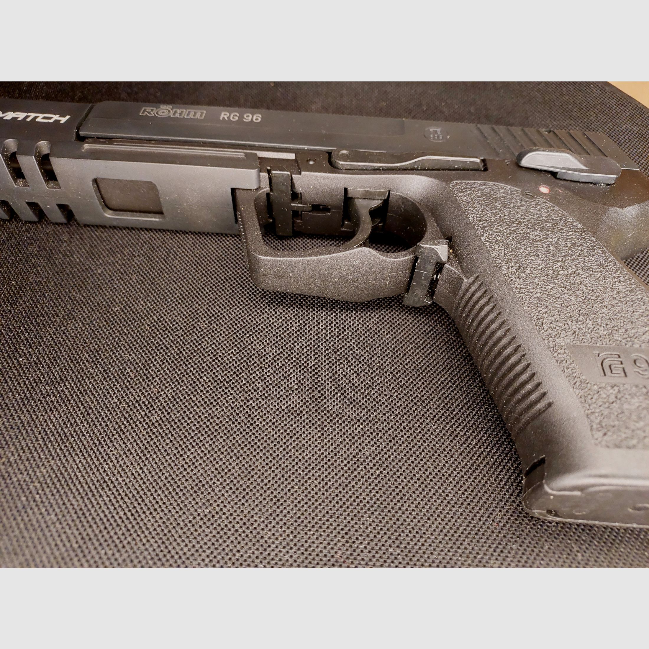 Röhm RG 96 Match Schreckschusspistole brüniert Kal. 9 mm P.A.K brüniert (PTB 699) RG 96 Set mit Matchaufsatz und 2 Magazinen