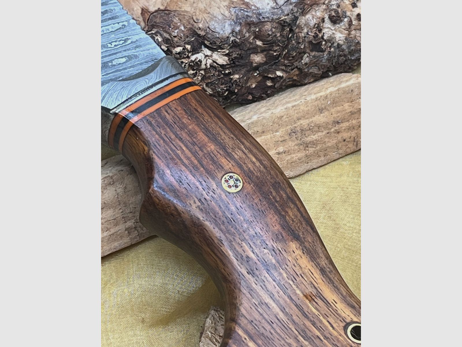 Handgefertigtes Damast-Bowiemesser. Jagdmesser. Überlebensmesser. Outdoormesser.
