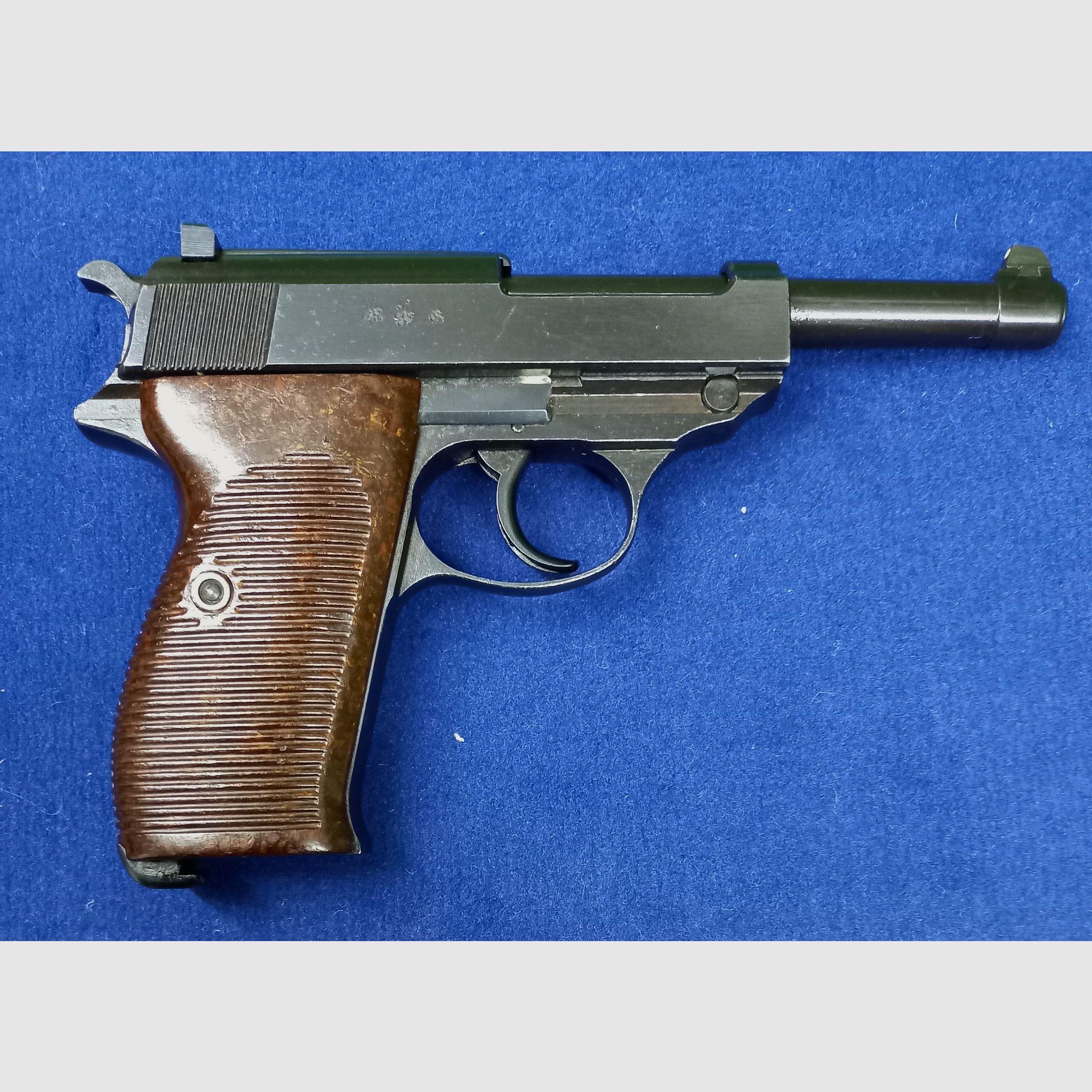 Wehrmachtspistole P38 ac 42 in calibro 9mm Luger, con timbro di accettazione WA 359