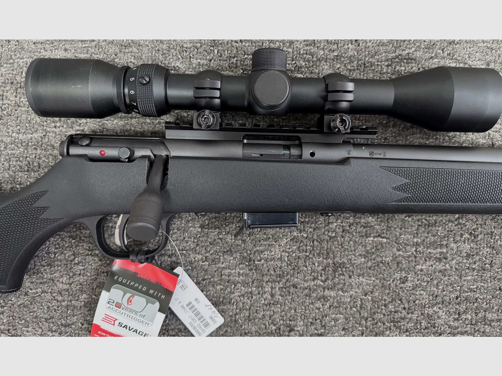 Savage 93R17 .17 HMR, rosca de boca, Picatinny, 3-9x40