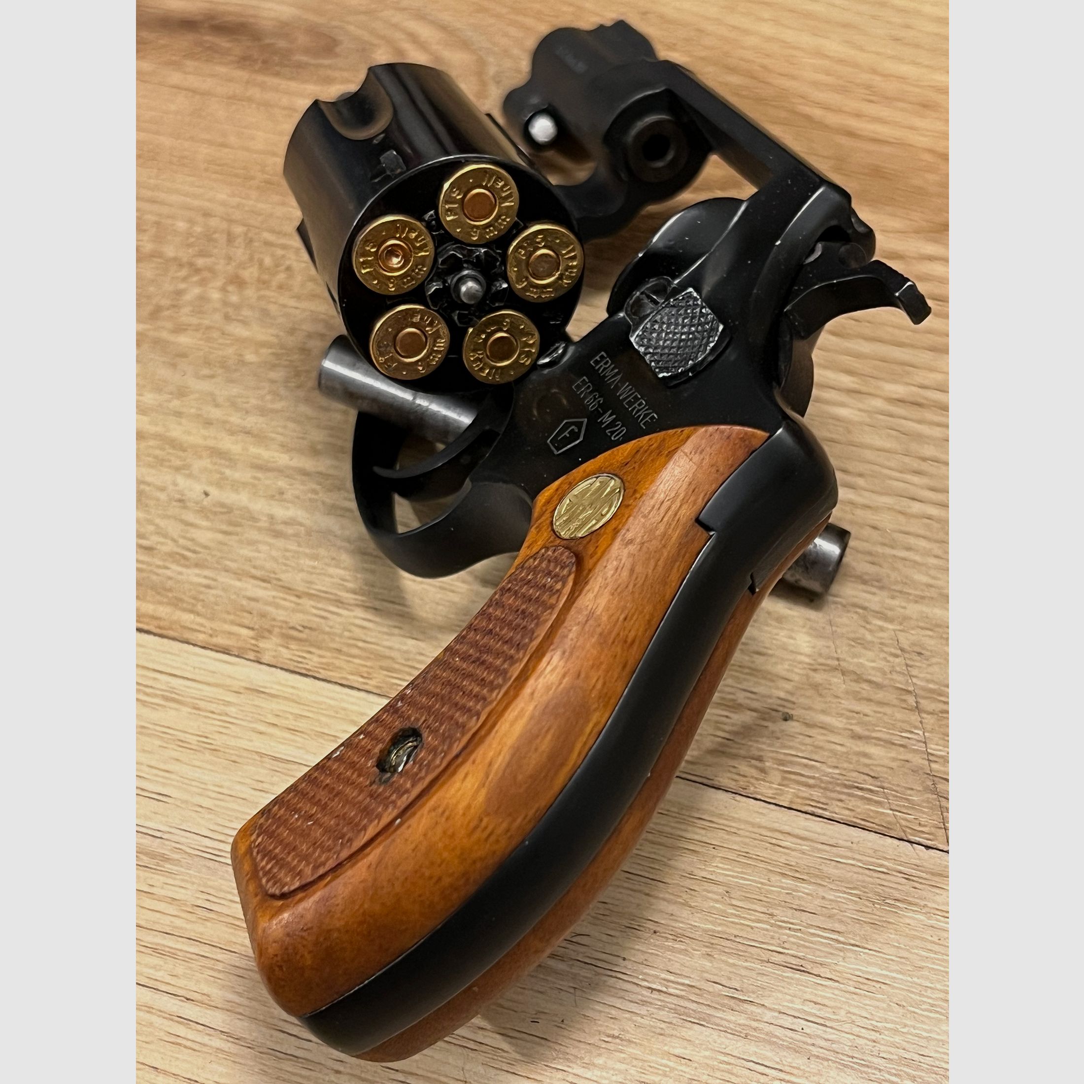 ERMA ER 66 M20 4mm, pero como pistola de fogueo PK