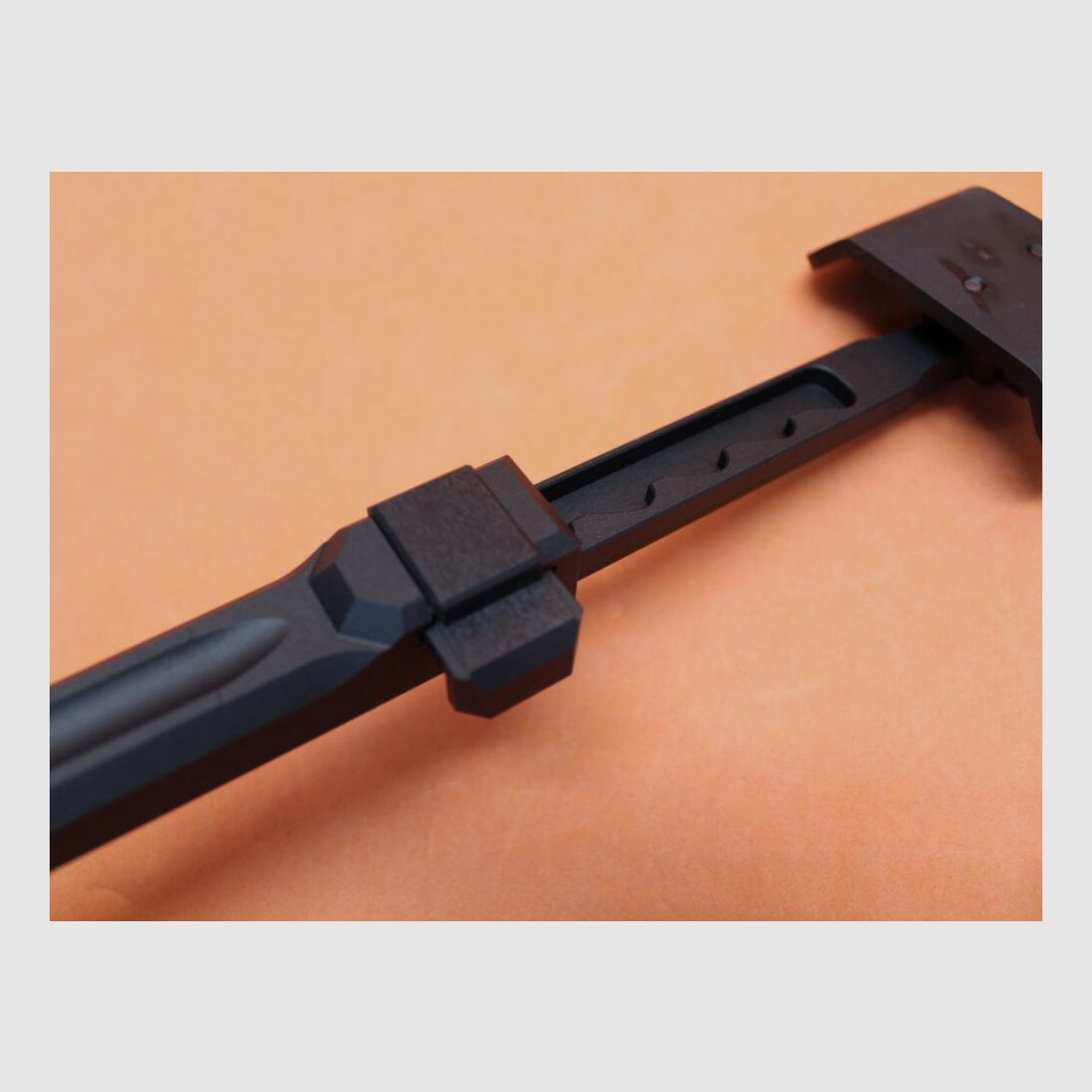 Fortmeier Fortmeier bipode H210 3-P 06:00 altezza ca. 210 - 260mm alluminio nero con regolazione dei supporti e sci