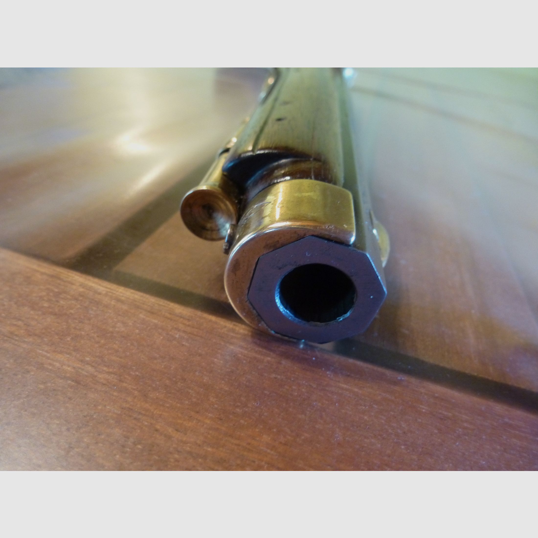 Bounty pistol percussion by Petersoli