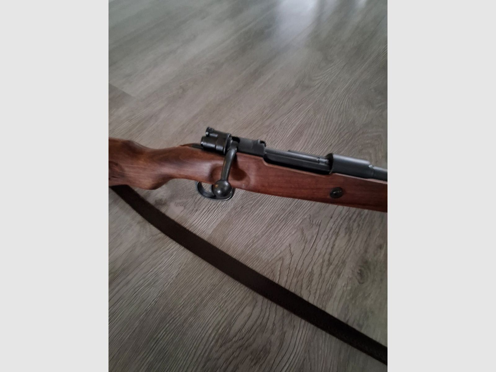 REPLICA MAUSER K98 CON CINTURÓN DENIX Rifle decorativo