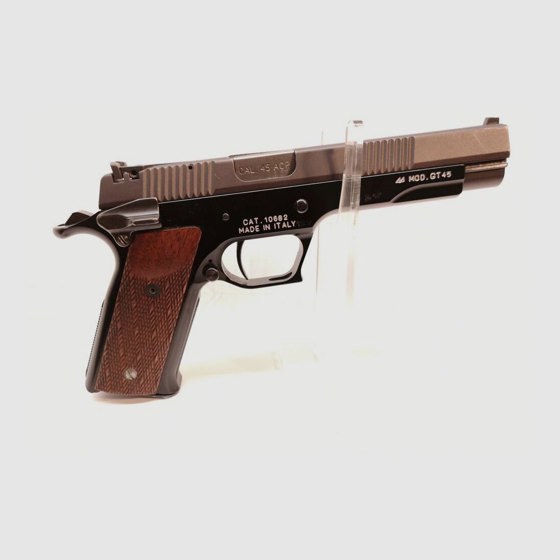 Pardini GT 45 - pożądany pistolet sportowy z lufą 5", osłoną na dłoń, regulowanym spustem