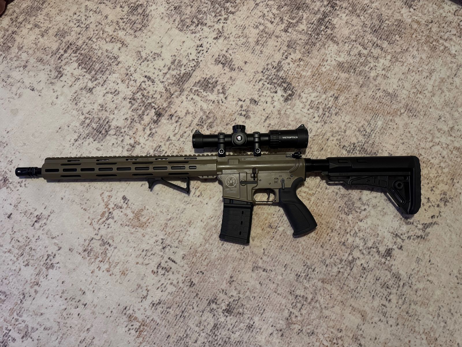     LDT AR-15 .223 Rem. FDE – come nuovo incluso Victor Optics ZF & impugnatura