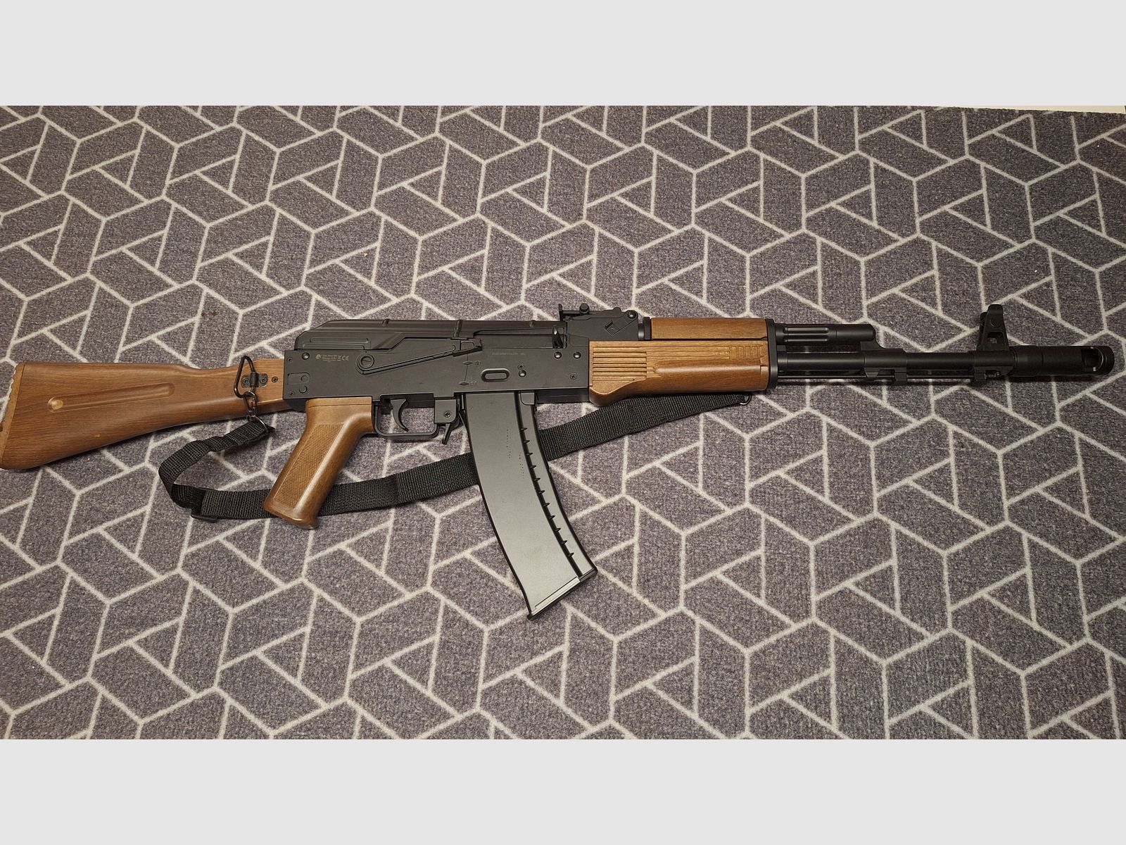 AK47 AK74 Kalashnikov Softair AEG mit Klappschaft-Neuwertig