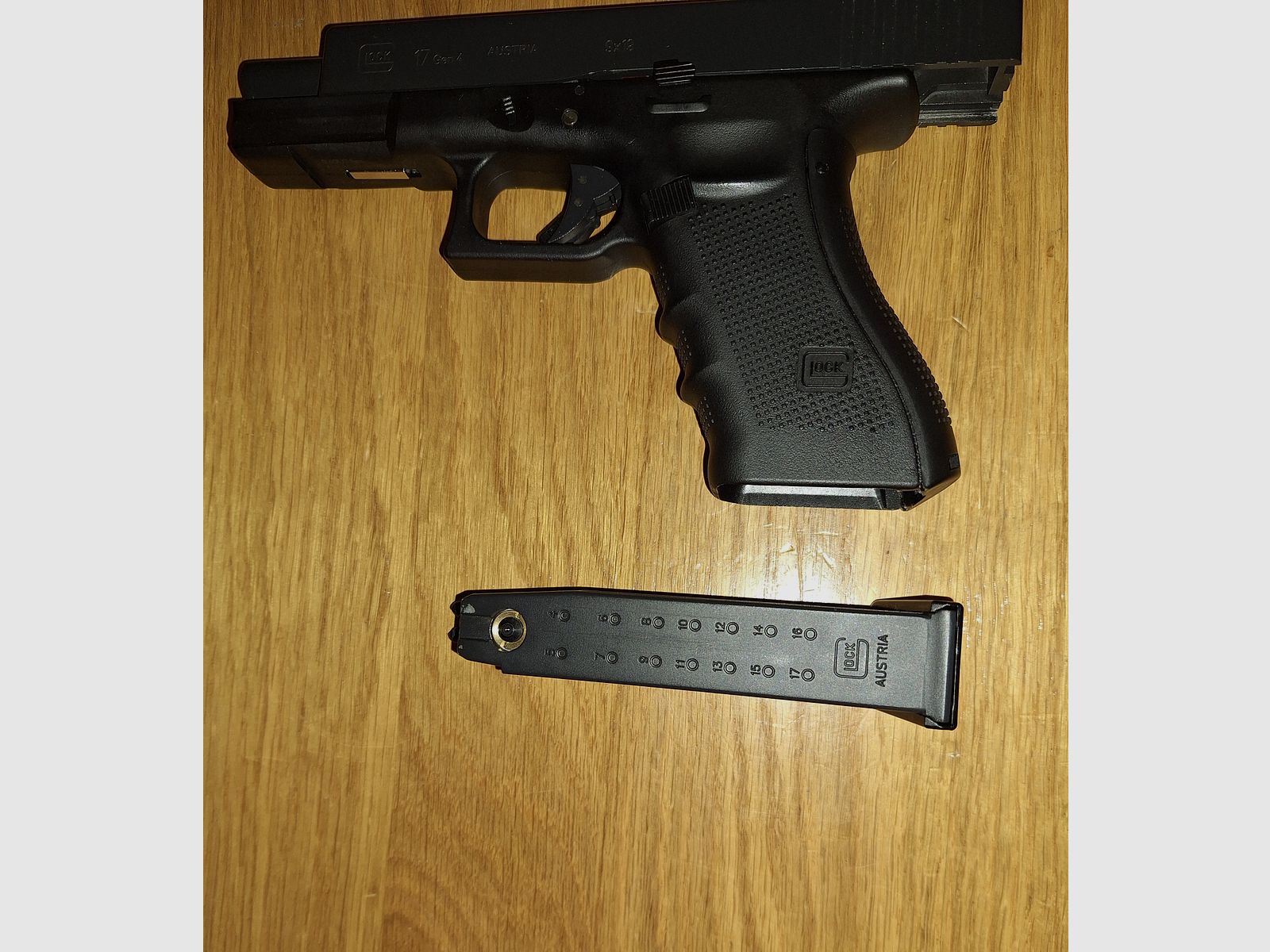 Glock 17 Gen4 Co2 guter Zustand 4,5 mm Stahl-BB mit Blowback