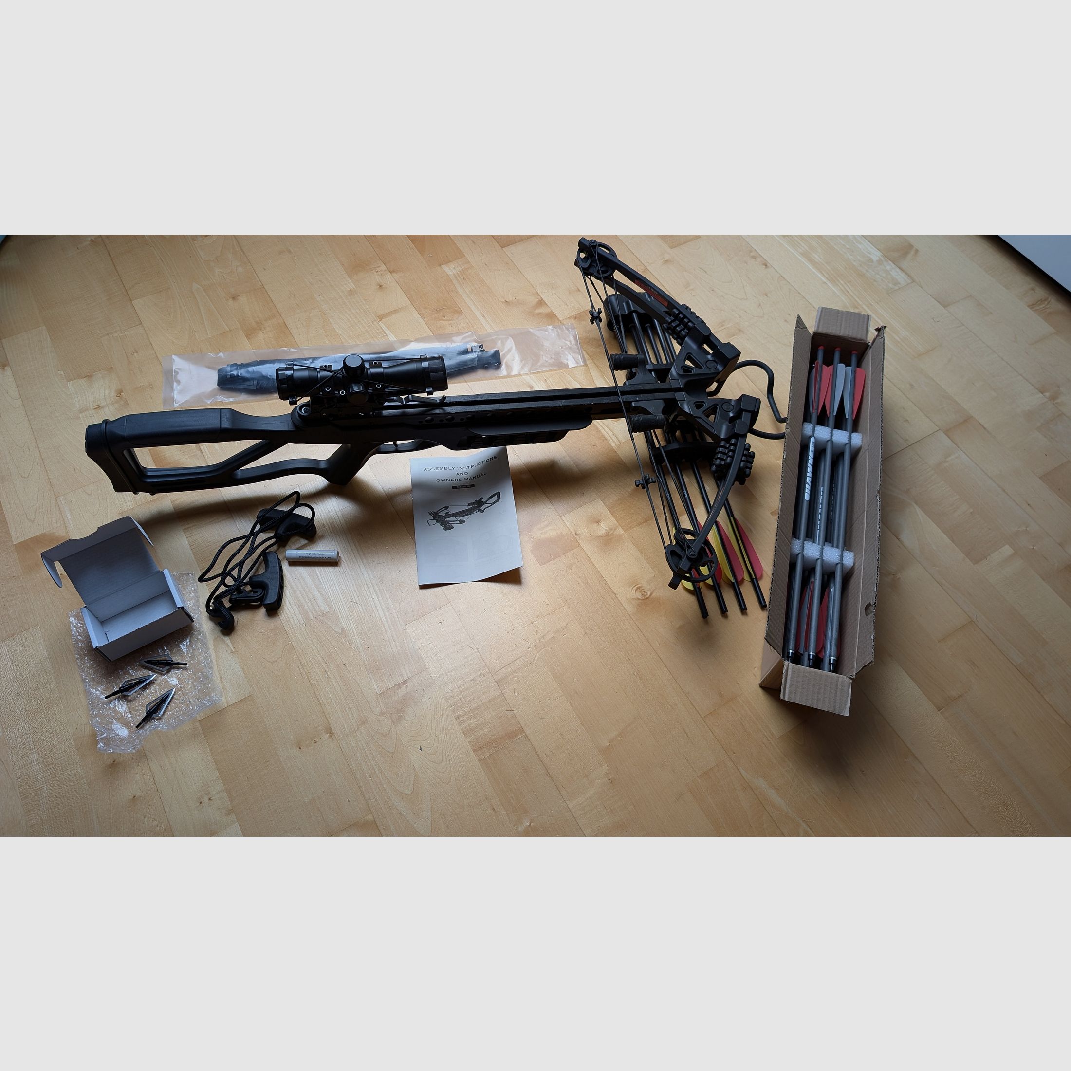 Man Kung 185 lbs Compound Armbrust neuwertig mit viel Zubehör und Jagdspitzen