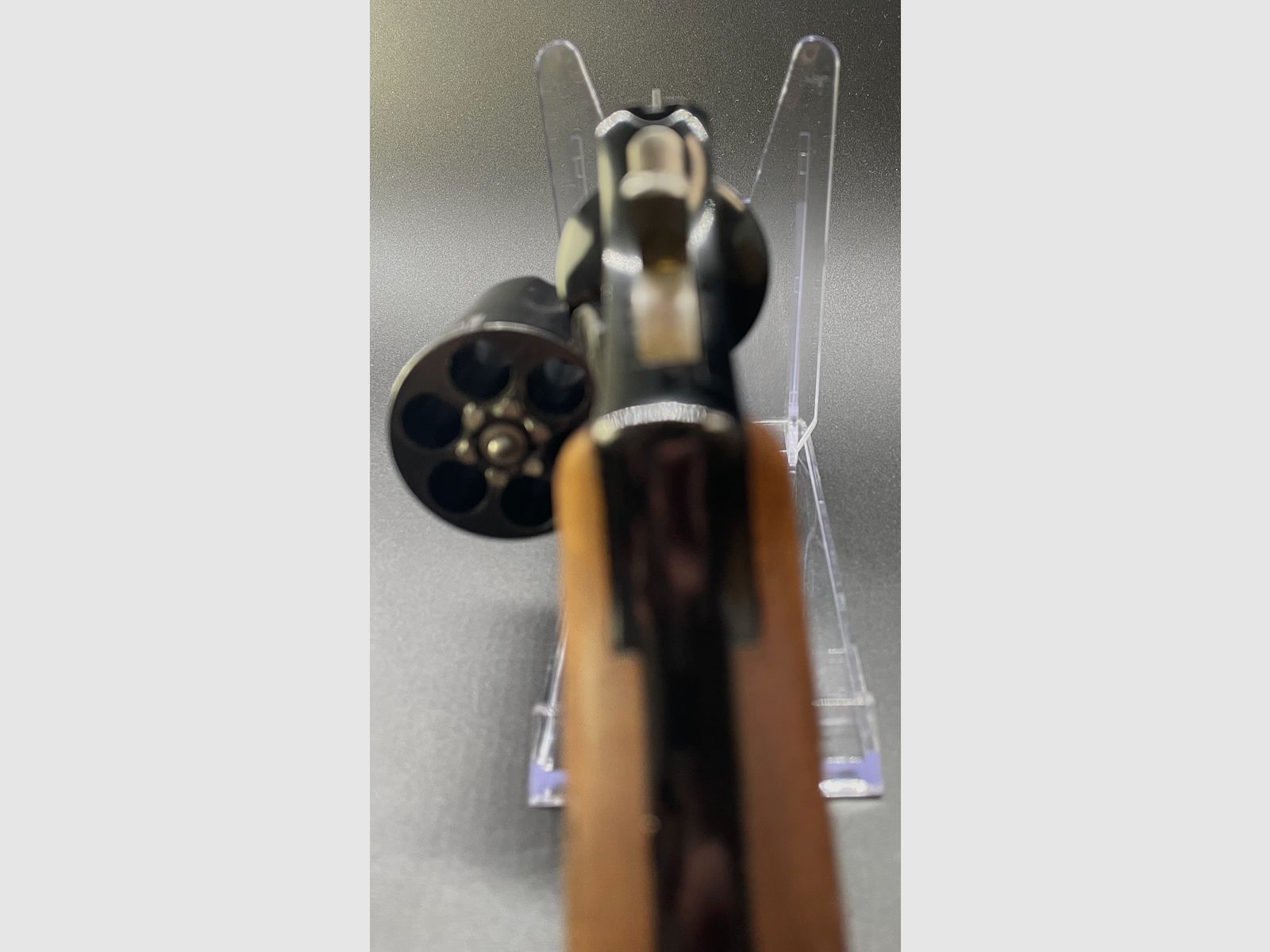 Smith & Wesson Mod.: 12 .38Special 2" barrel wooden grips 6-shot revolver "Airweight