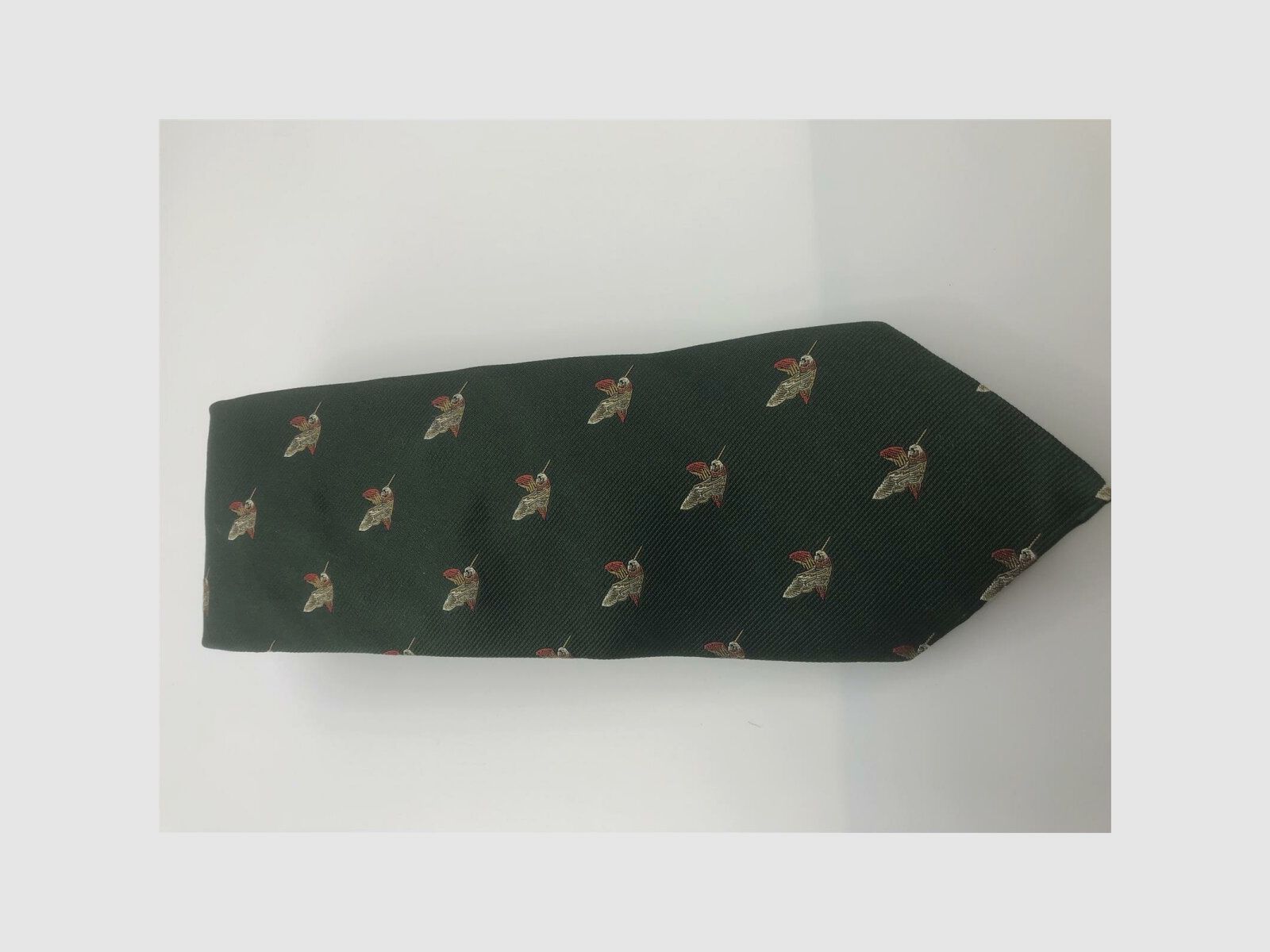 Robert Keyte tie 100% silk green motif snipe