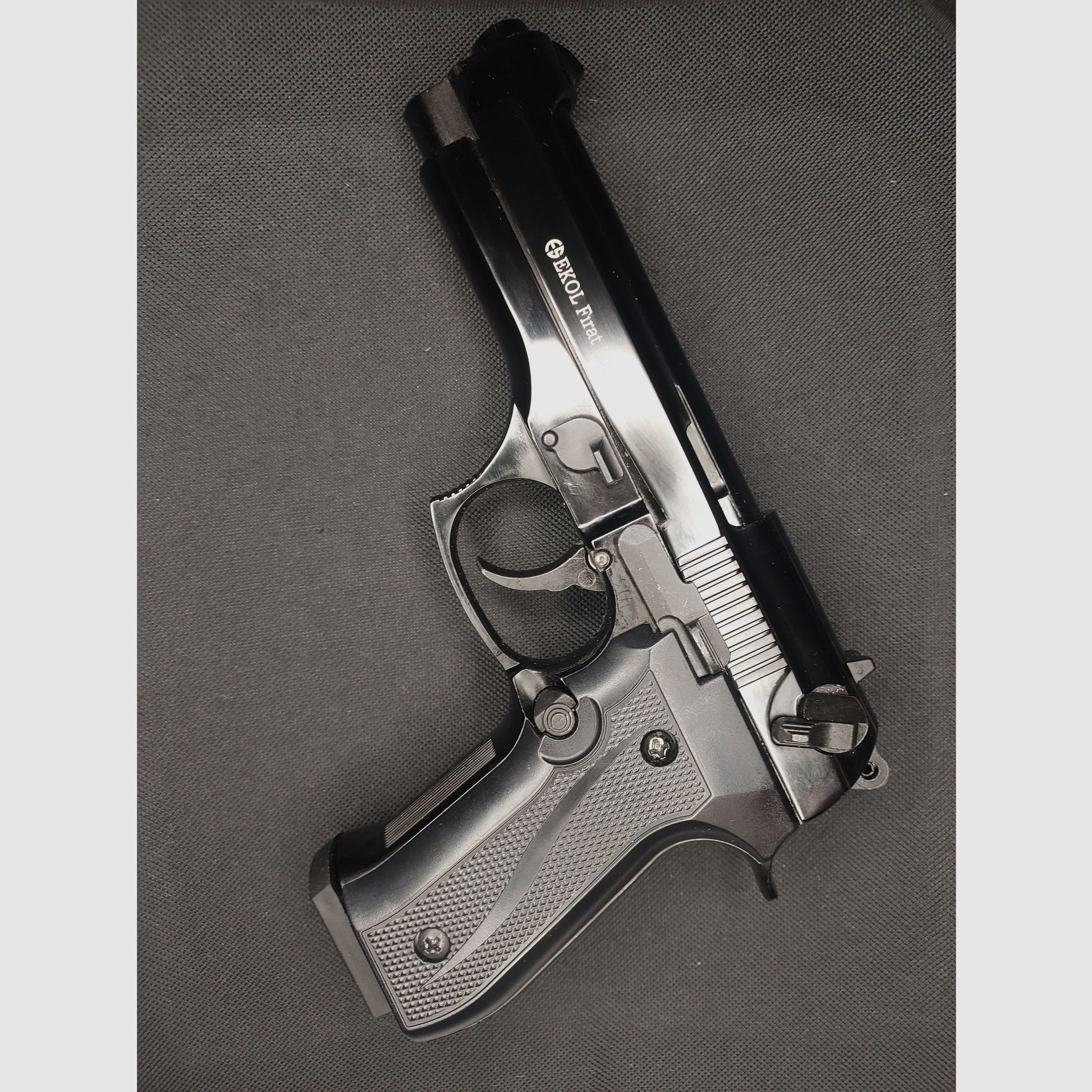 Pistola de fogueo Ekol Firat Magnum en negro, calibre 9mm P.A.K. (PTB 1112) como nueva!