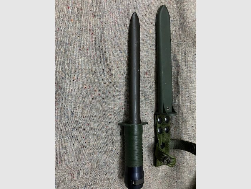 Schweizer Messerbajonett bzw. Schweizer-Rohrbajonett SIG 530