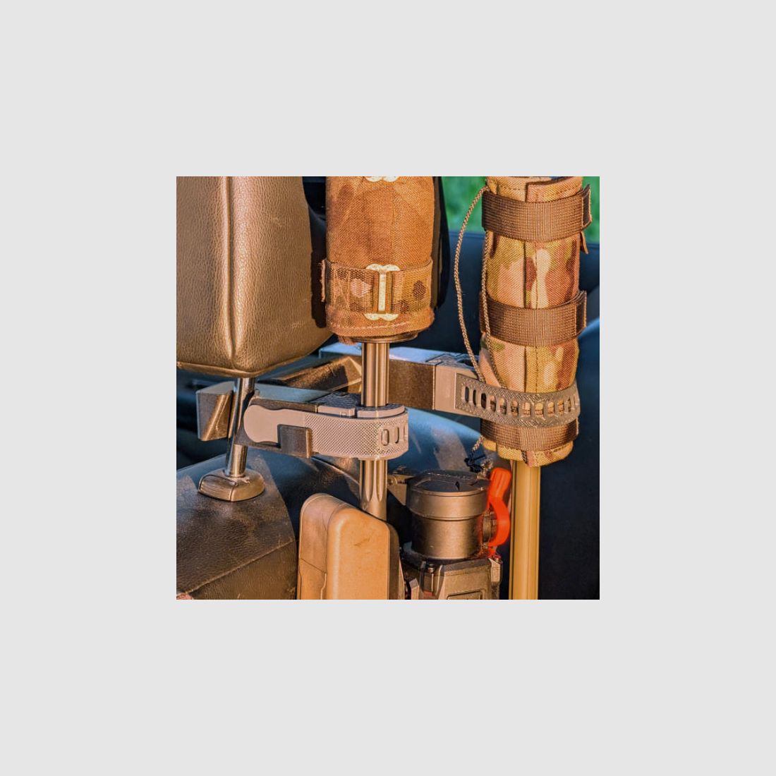 Gewehrhalter-System "Krabbe Pro" für Kopfstützen im Auto | Jagawams