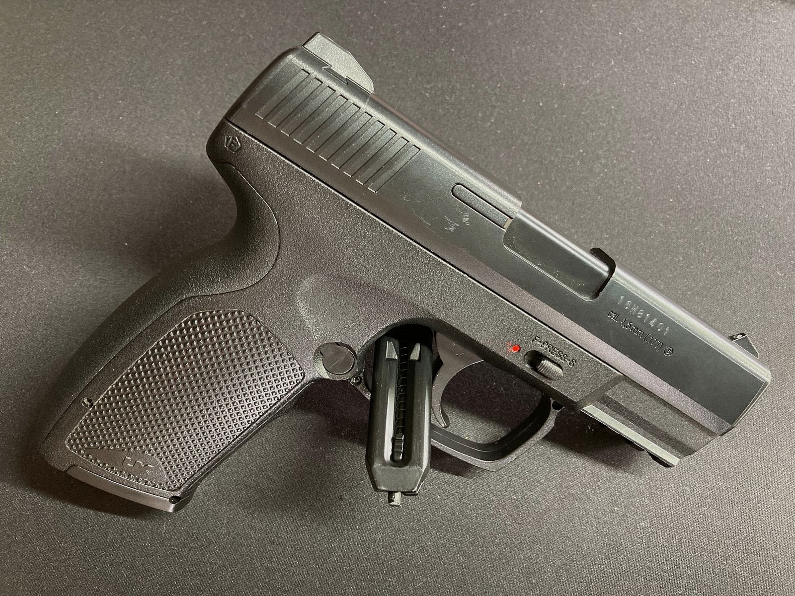 Umarex TDP 45 - 4,5 mm Stahl BB Co2-Pistole (P18)