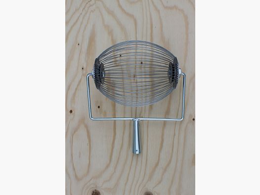 Nussaufleser / Nusssammler mit Stiel