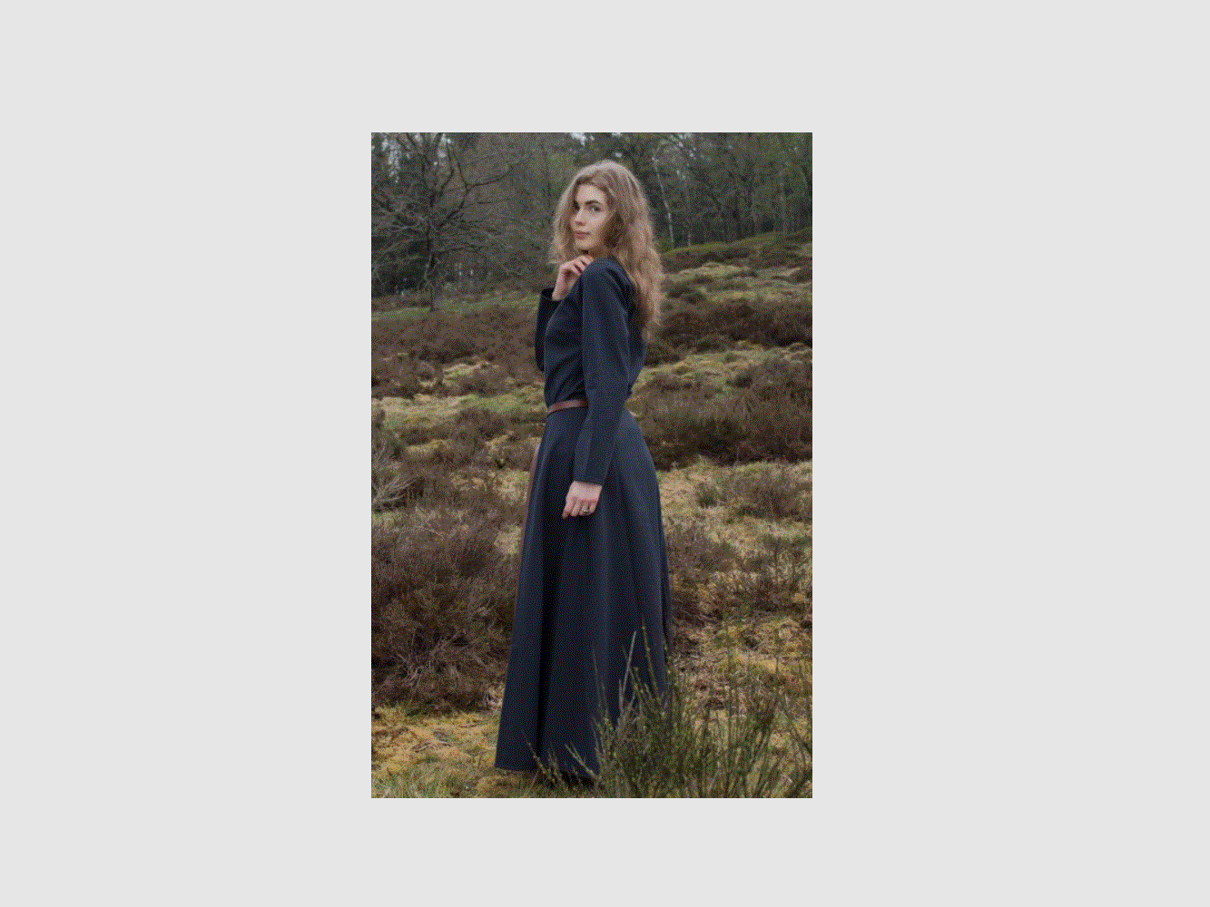 Simple medieval dress Afra made of sturdy canvas, dark blue