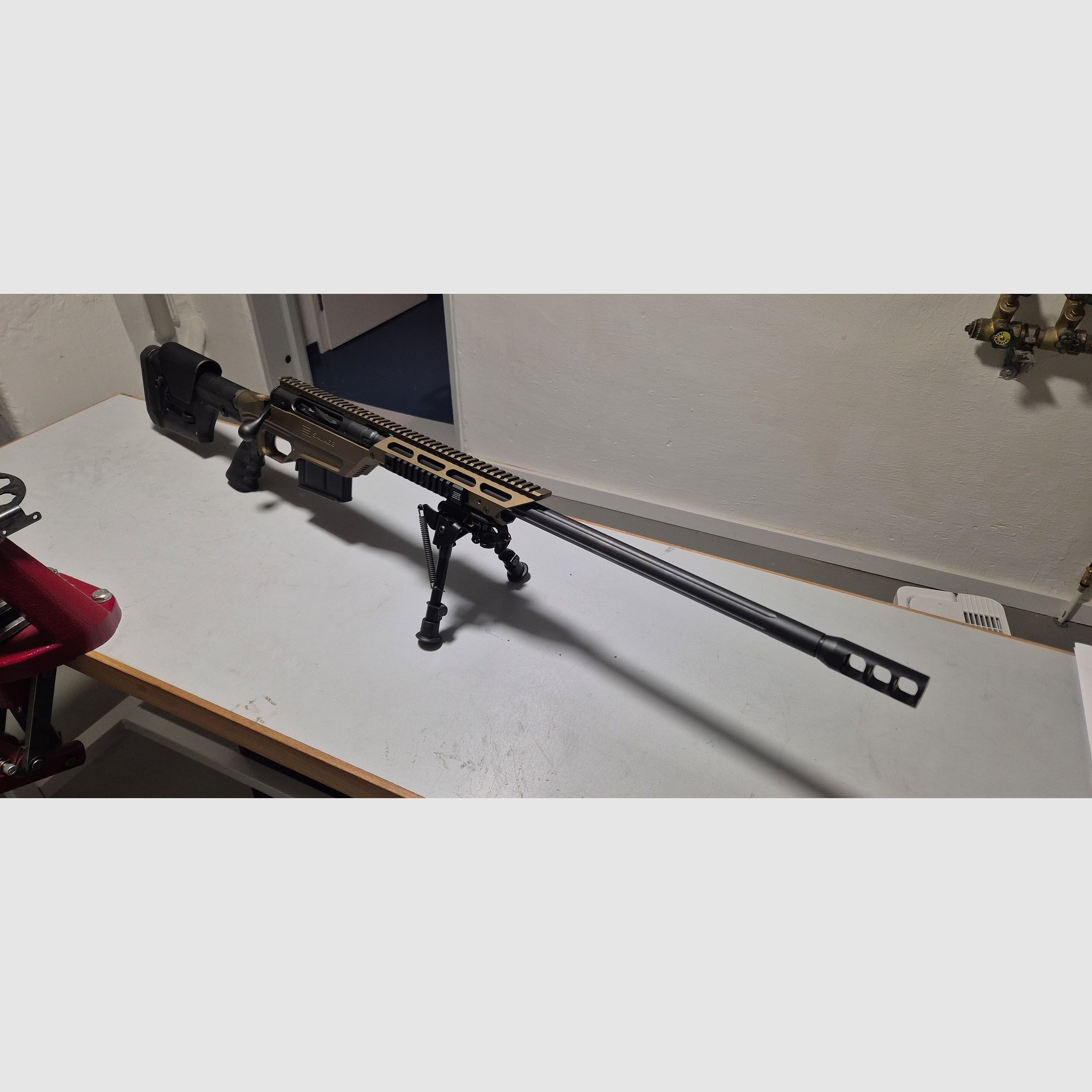Savage Arms 110 BA Stealth Evolution; .338 Lapua Magnum; ca. 500 Schuss Belastung mit Harris Zweibein