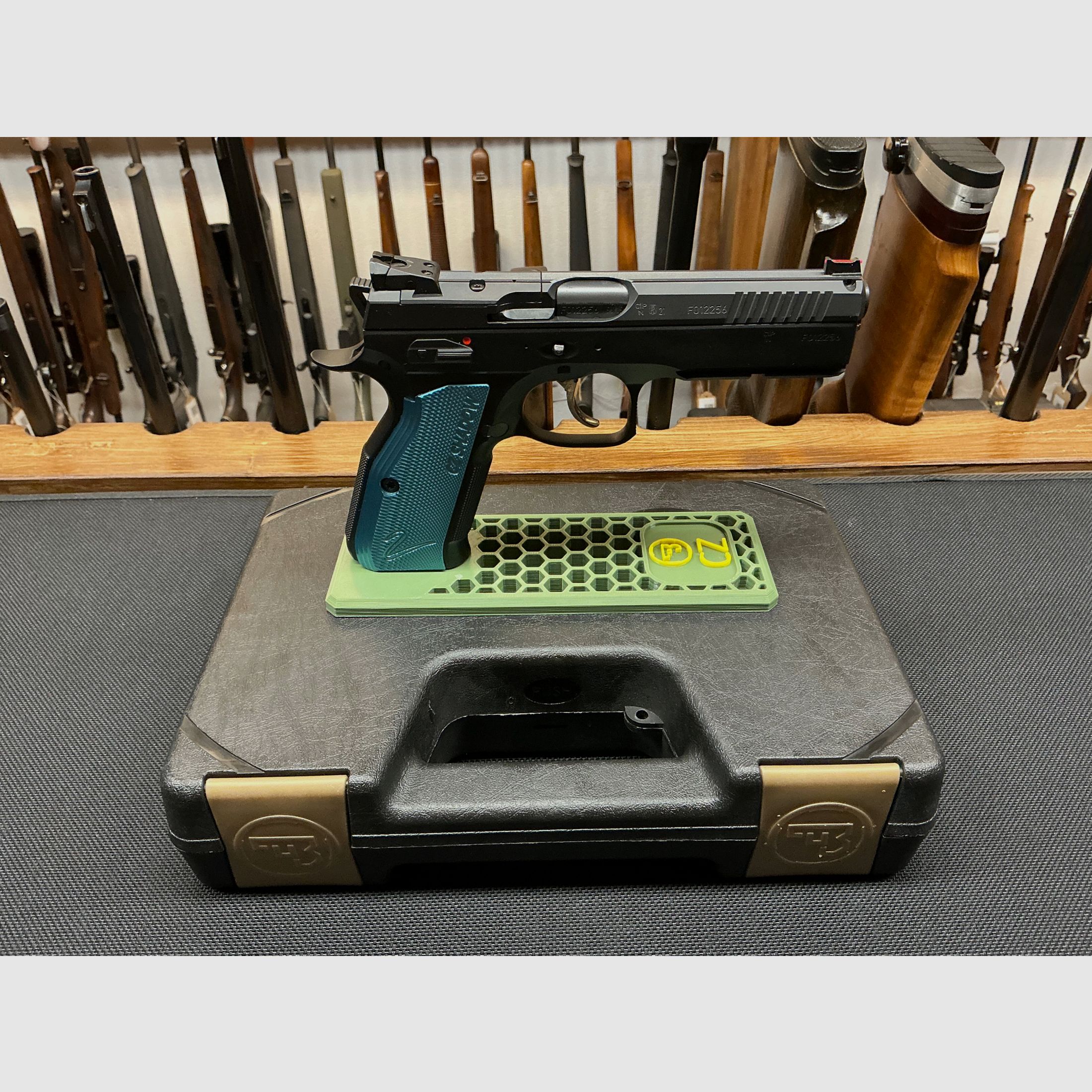 IPSC Starter-Set – CZ 75 Shadow 2 Optics Ready – 9 mm Luger – 6 Magazine & Ghost Elite Holster Art.-Nr.: 2256, image 2 of 7