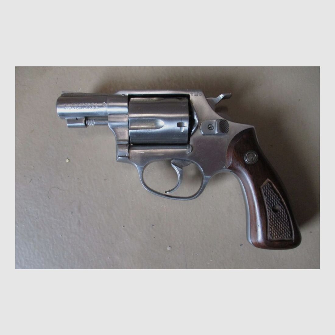 Revolver Rossi 2 inches stainless steel for finishing shot and hunting protection