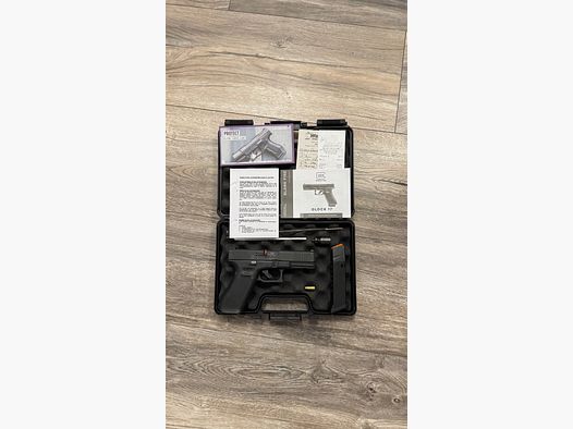 Glock 17 Gen5 9mm P.A.K like new with invoice and original accessories