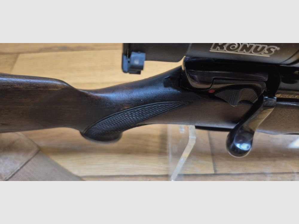 Bellissima carabina Steyr Mannlicher Modello M – Un classico fucile da caccia di alta gamma – Armi Steyr Austria del 1990 – Cal. 7×64 – Legno di alta qualità in TBE+ – Brunitura al 99,8% – Meccanica perfetta – Grilletto ultra fine – Canne attorcigliate da sogno – Buona ottica Konus M-30 1-4×24 – Una combinazione vincente in ottime condizioni – TBE+/TBE++, immagine 28 di 46