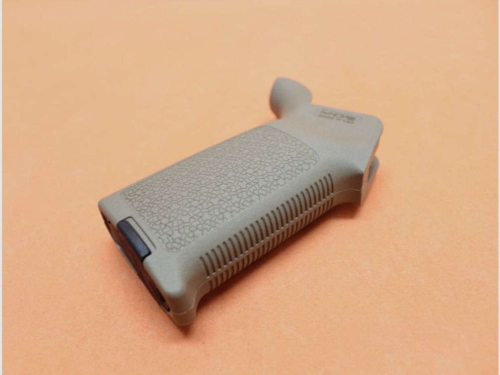 Magpul AR-15: Pistol Grip Magpul MOE (MAG415-FDE) Polymer Flat Dark Earth