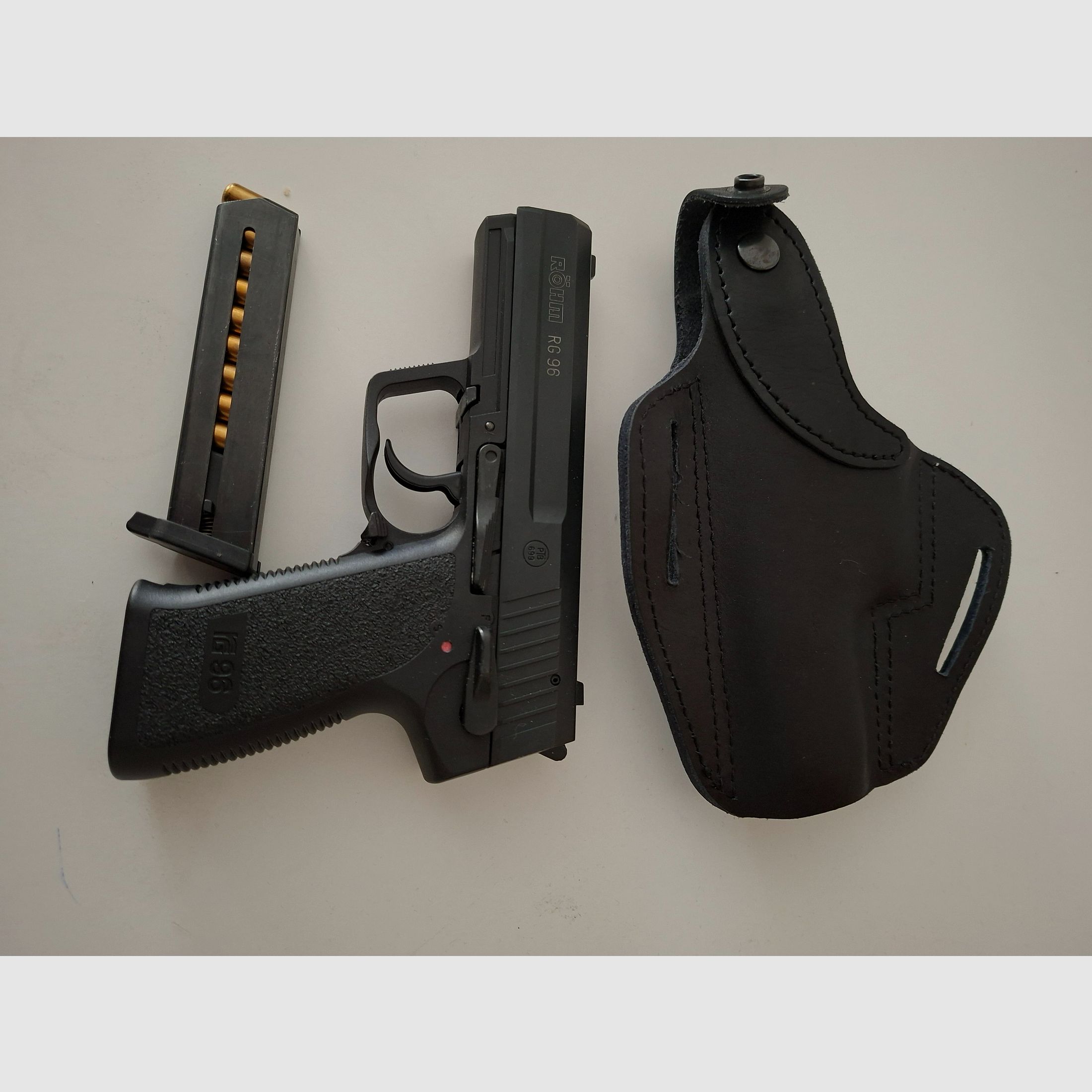 Röhm RG96, 9mm, P.A.K., Komplettset Mit Waffe, Koffer und VlaMiTex-Rindslederholster, Alles NEU und unbenutzt, Bild 1 von 2