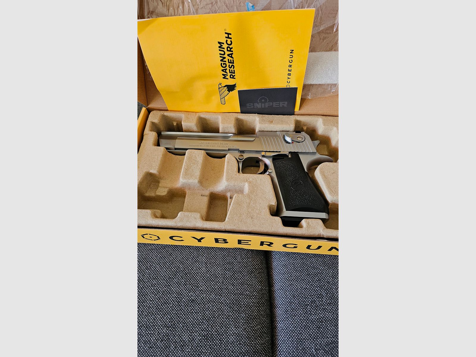 DESERT EAGLE .50AE GBB, SILVER  MAGNUM RESEARCH CYBERGUN